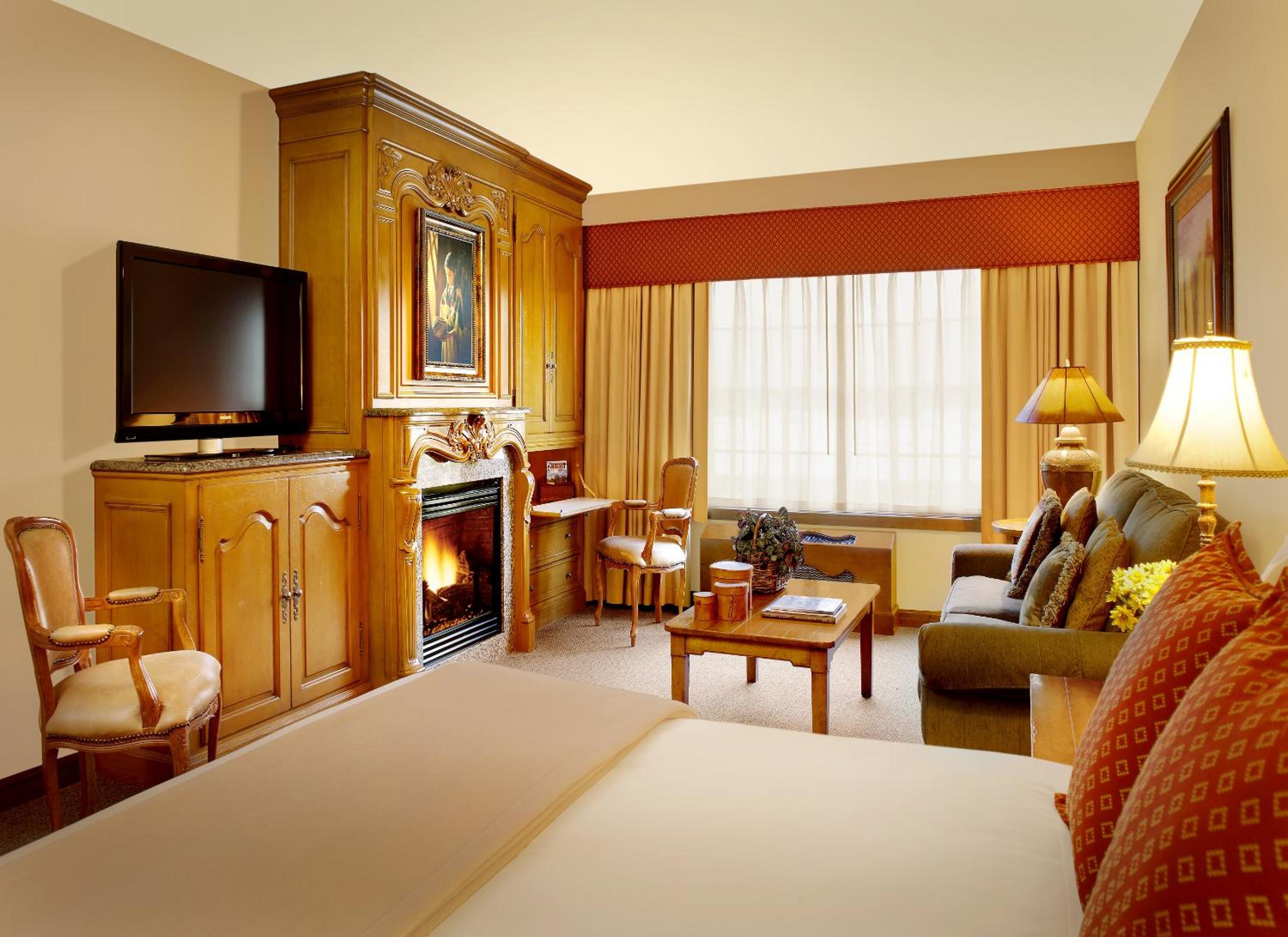 Deluxe King Suite - Photo 1