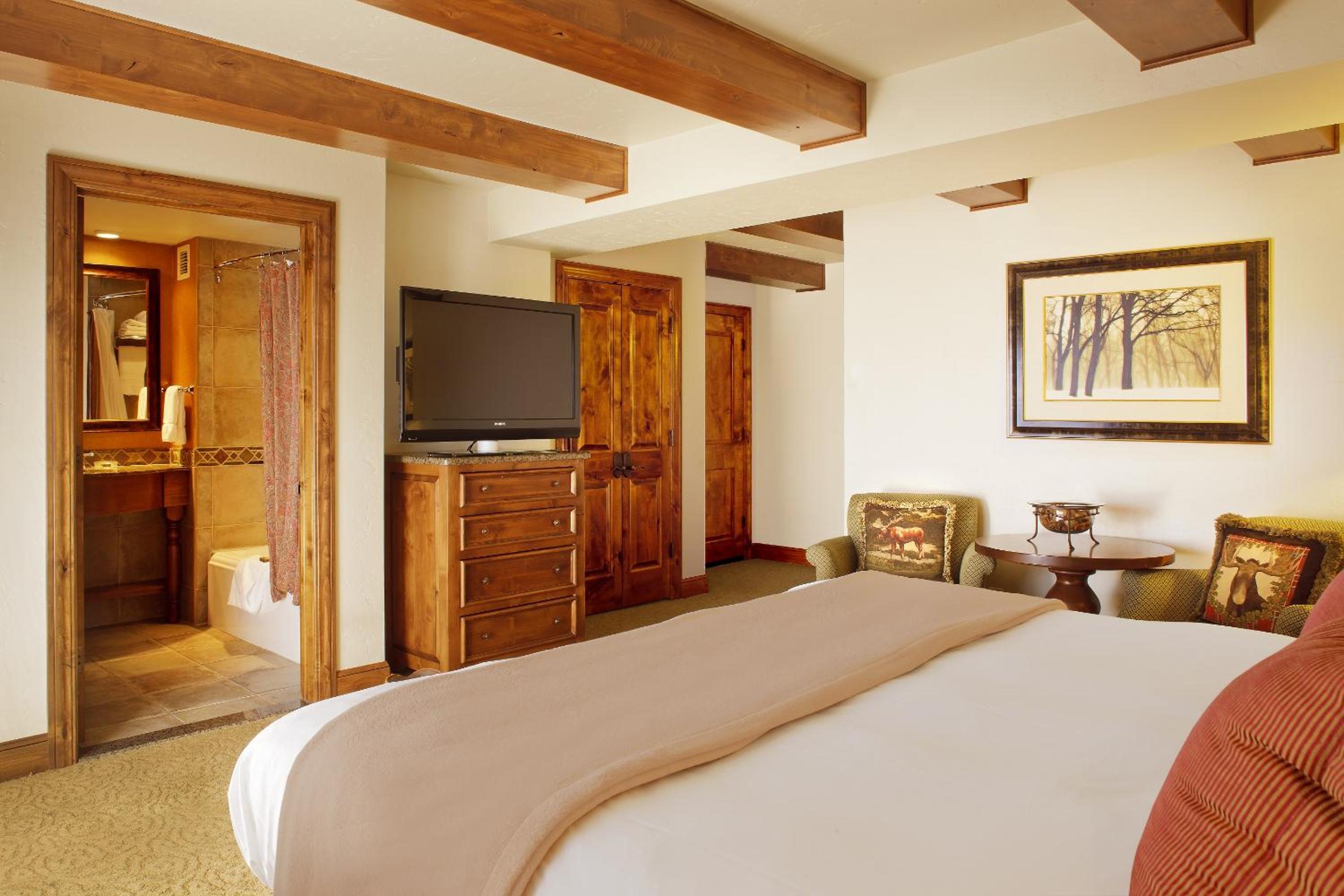 Deluxe King Room - Photo 1