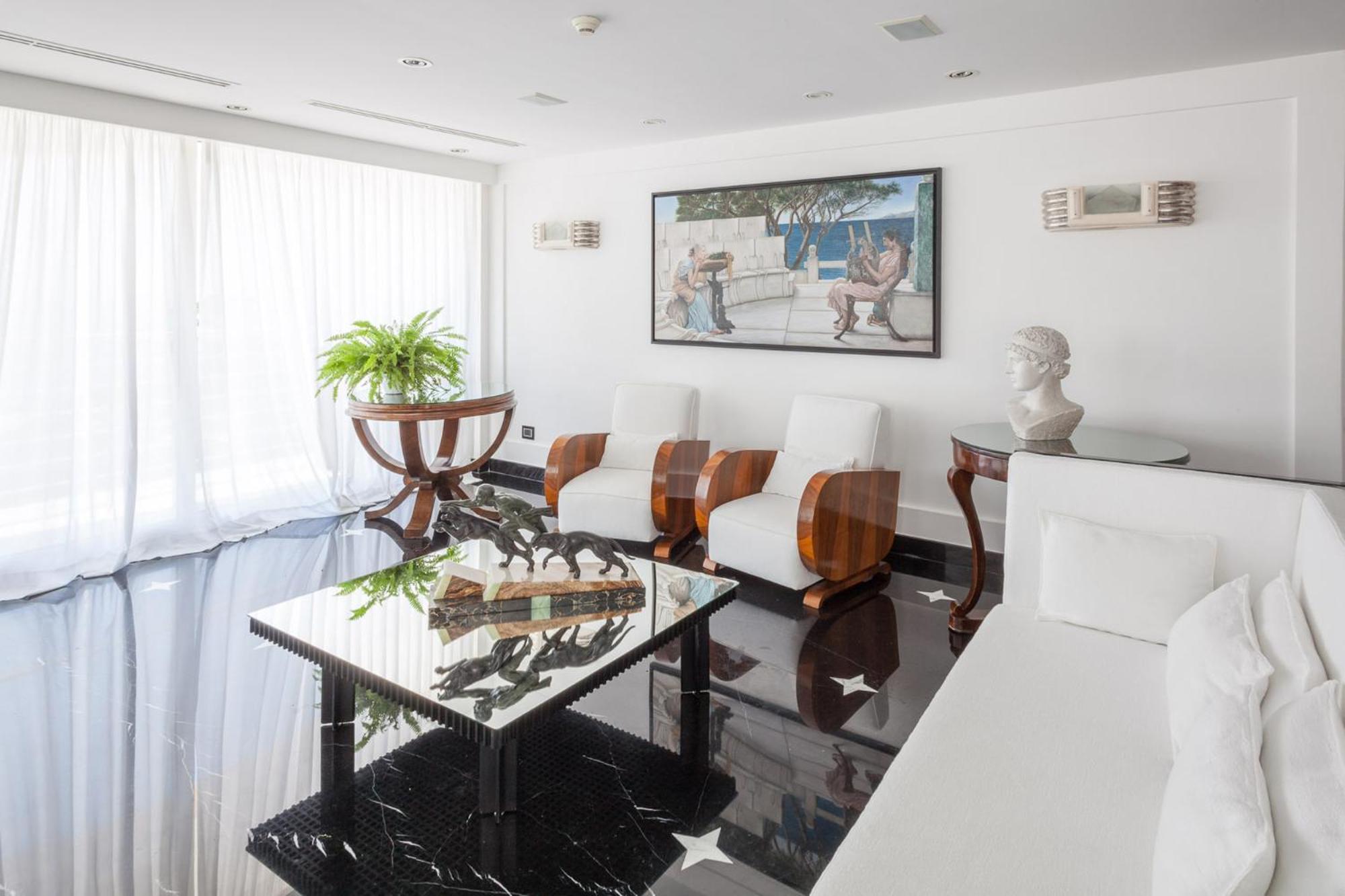 Presidential Paltrow Sea Side with Private Pool and Terrace