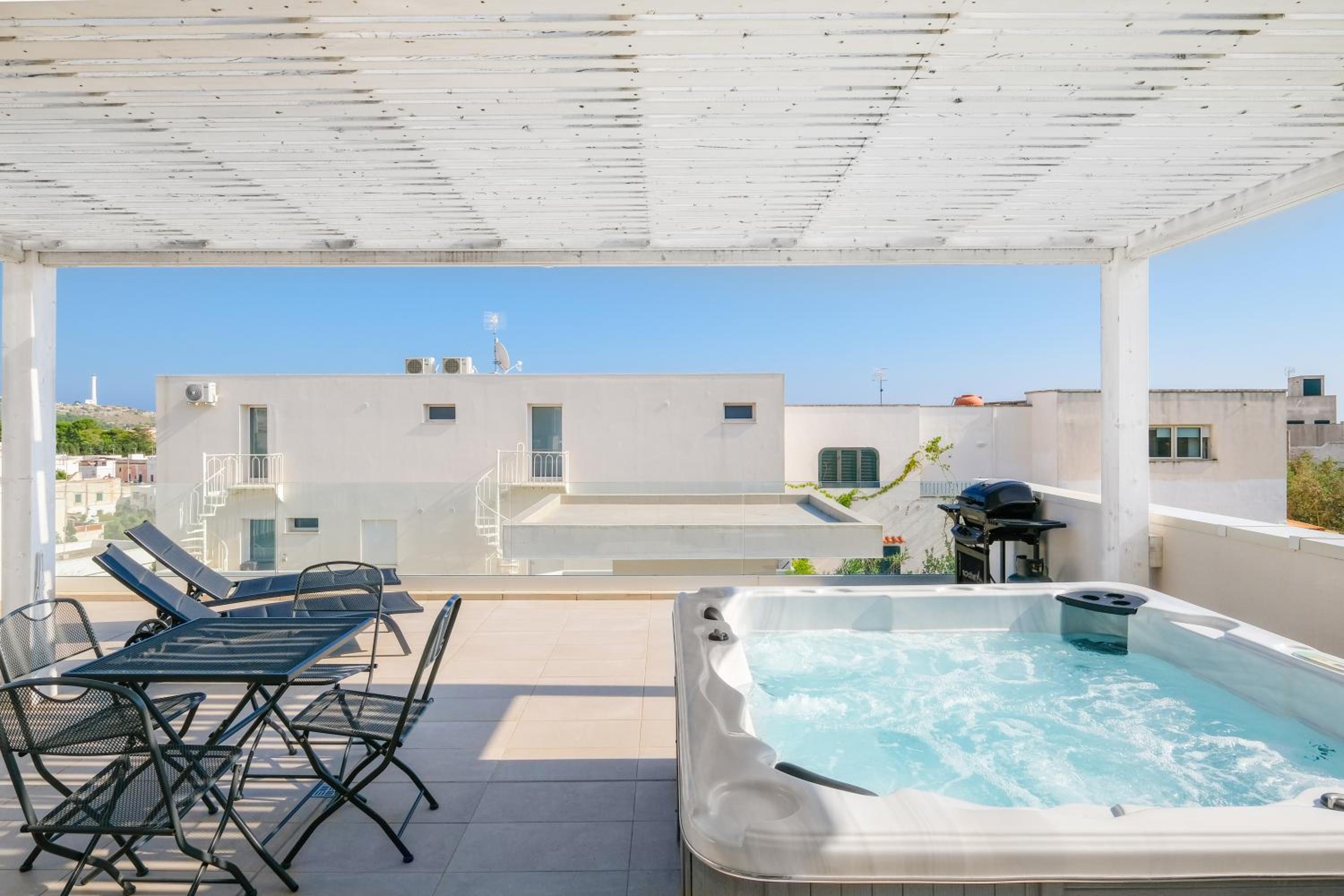 Two-Bedroom Apartment with Jacuzzi and Partial Sea View photo 1