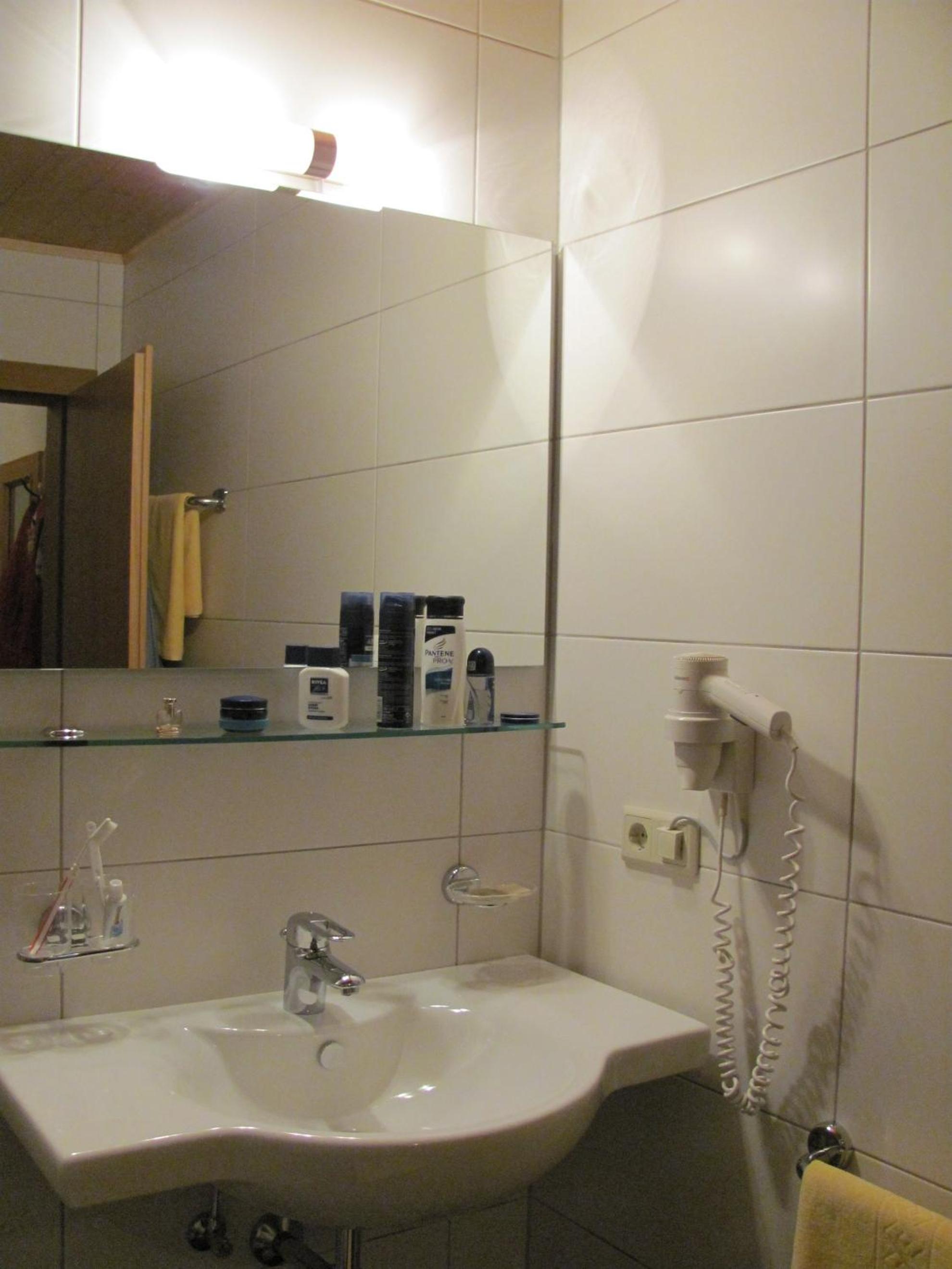 Double Room with Balcony - Photo 2