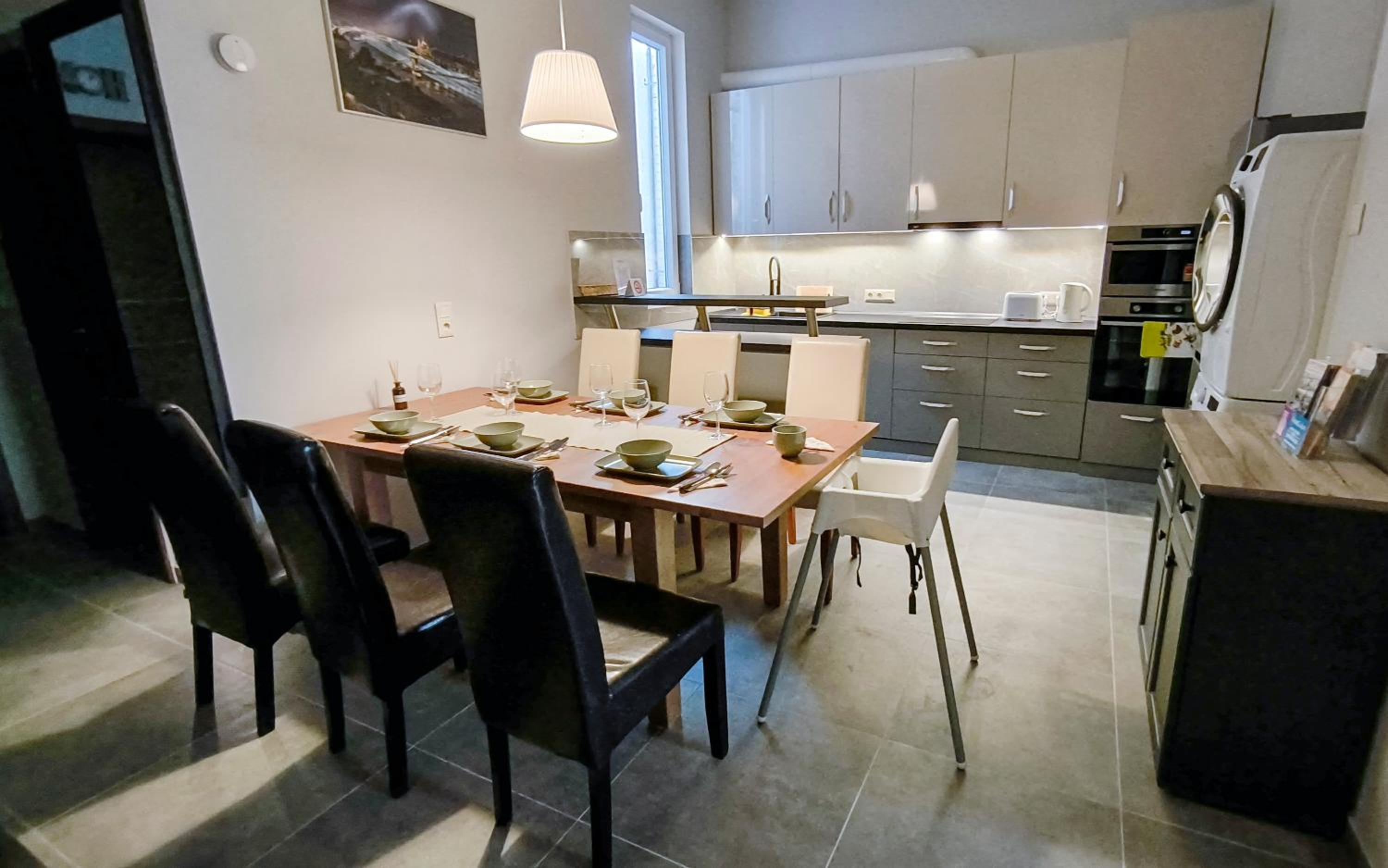Three-Bedroom Premium Apartment - Photo 12