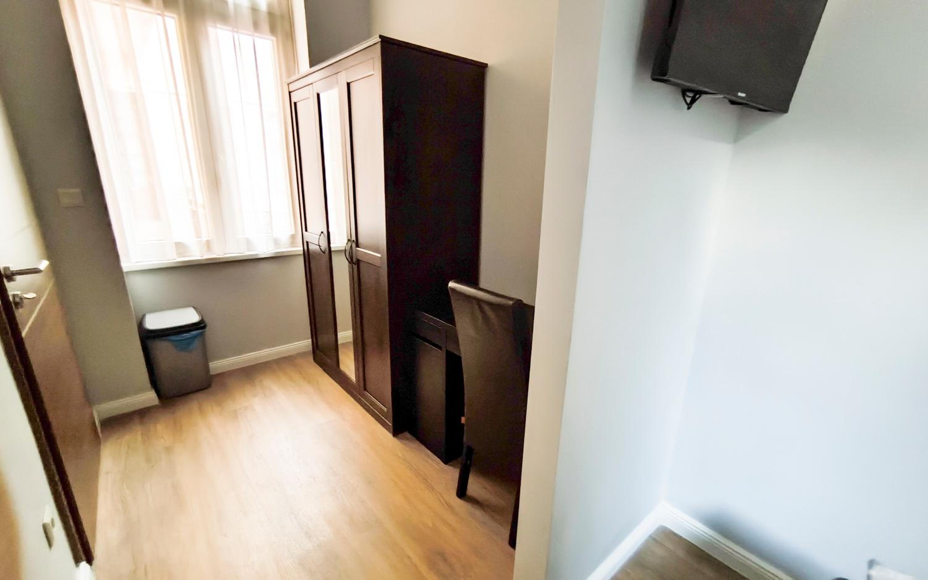 Three-Bedroom Premium Apartment - Photo 10