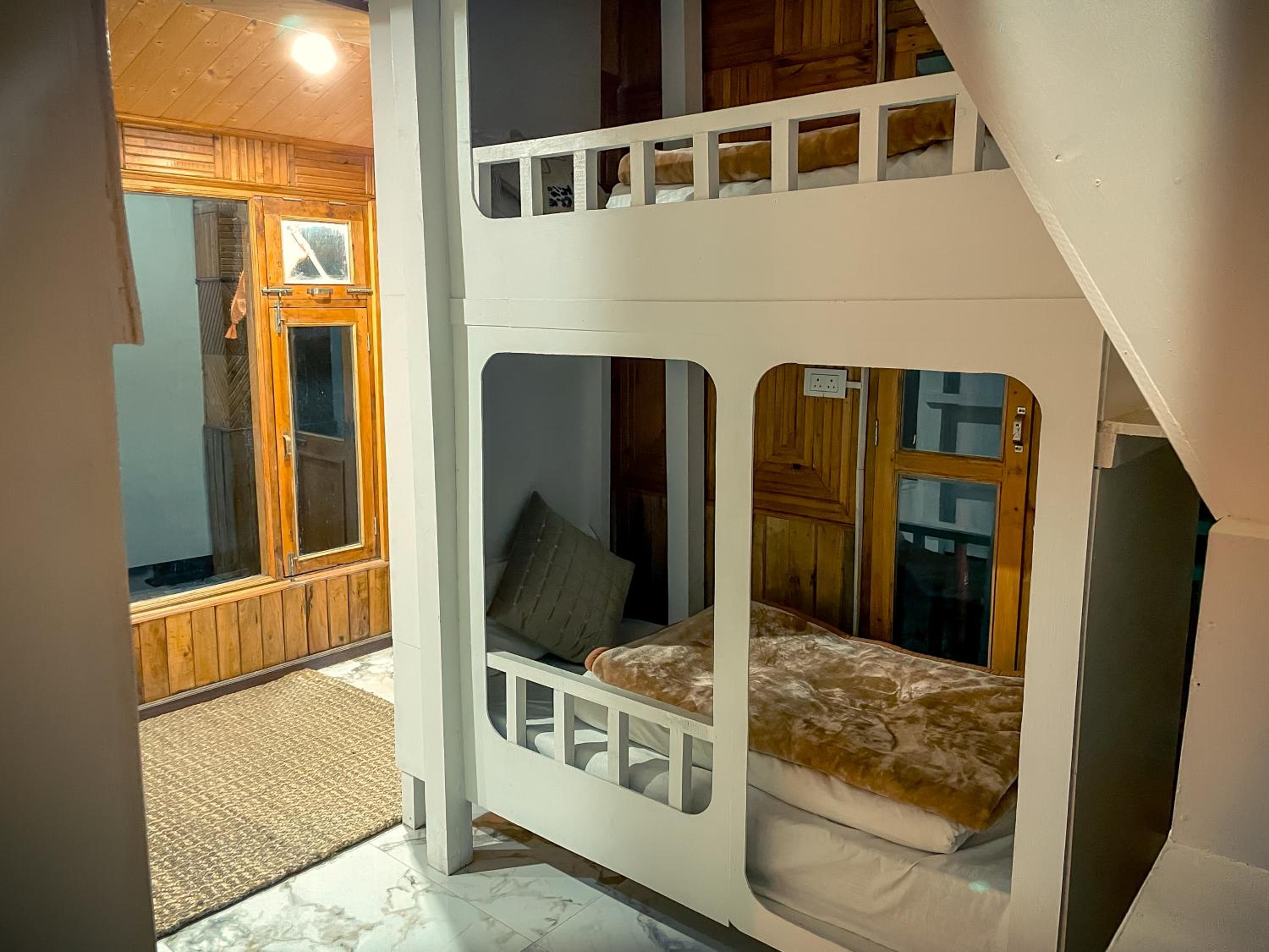 Bed in 6-Bed Mixed Dormitory Room photo 1