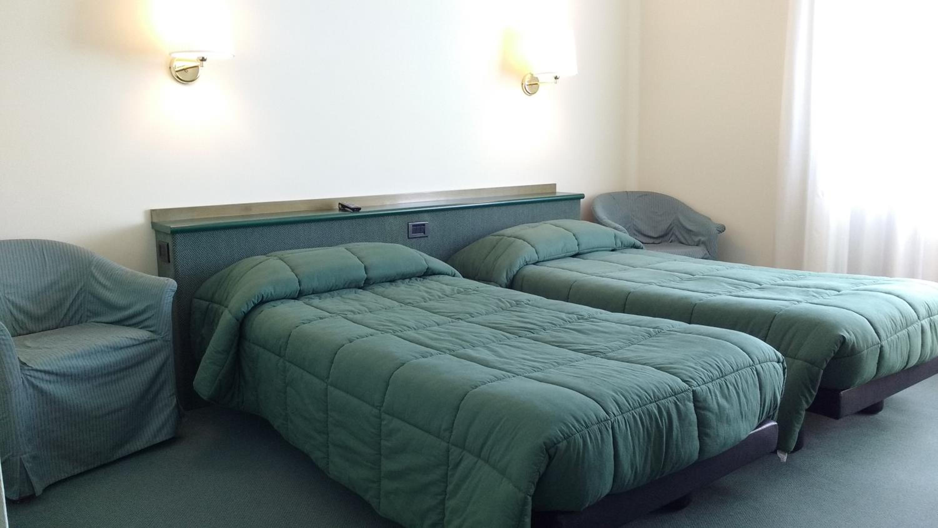 Twin Room - Photo 1