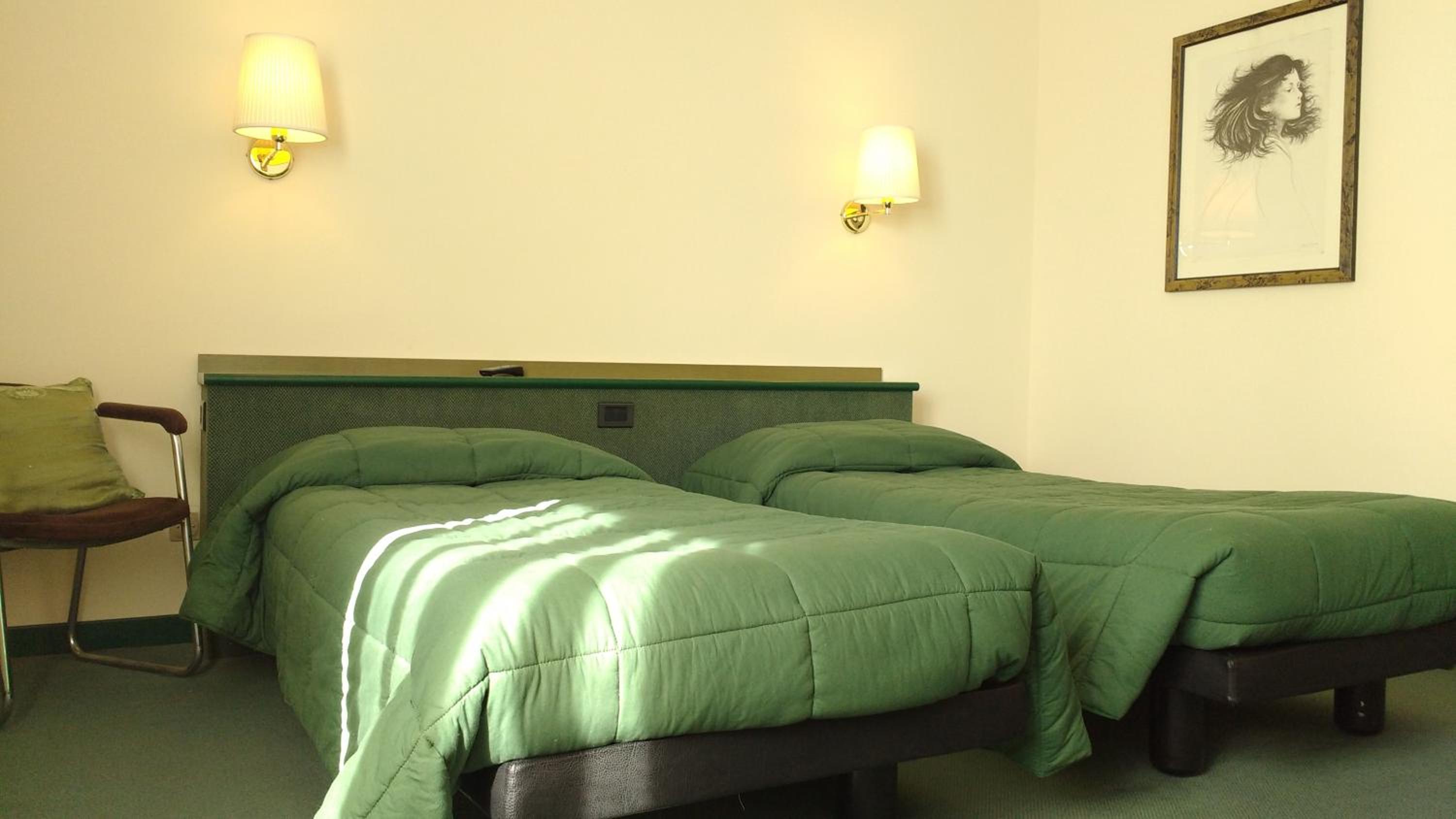 Twin Room - Photo 2
