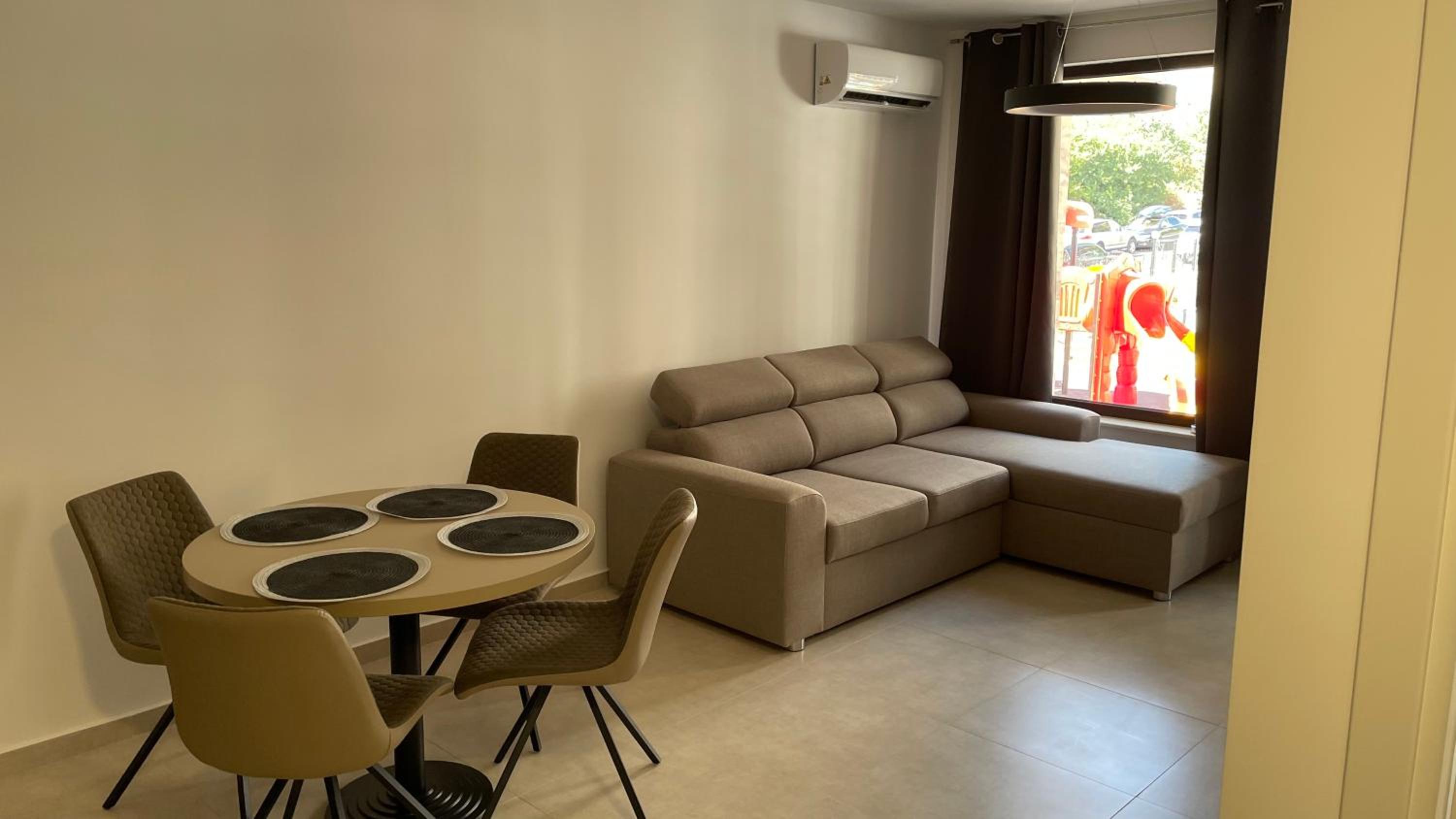 One-Bedroom Apartment with Pool View photo 1