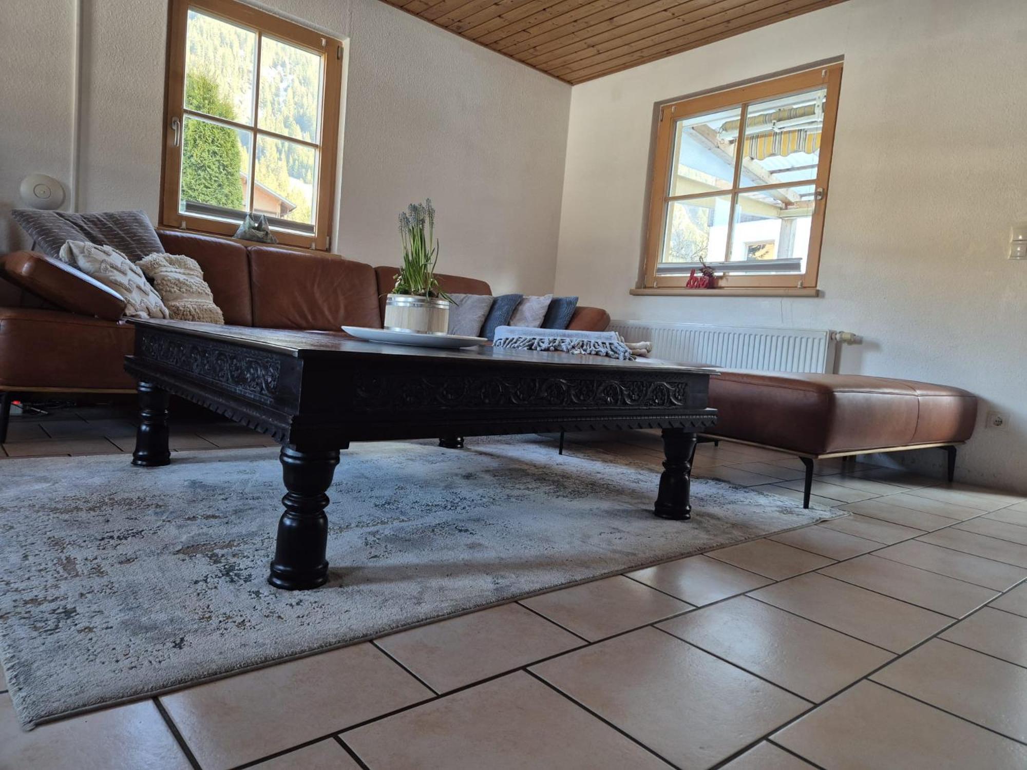Five-Bedroom House photo 1