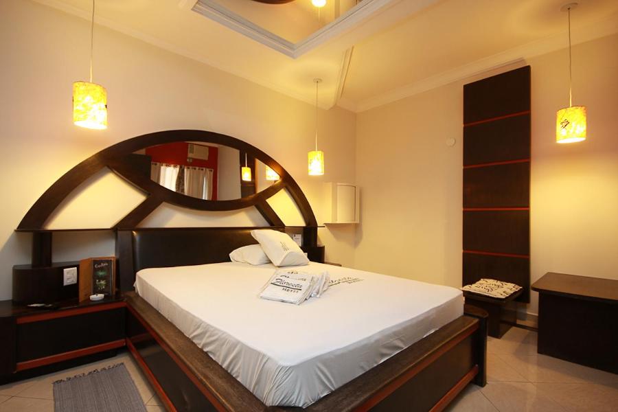 Deluxe Suite with Spa Bath