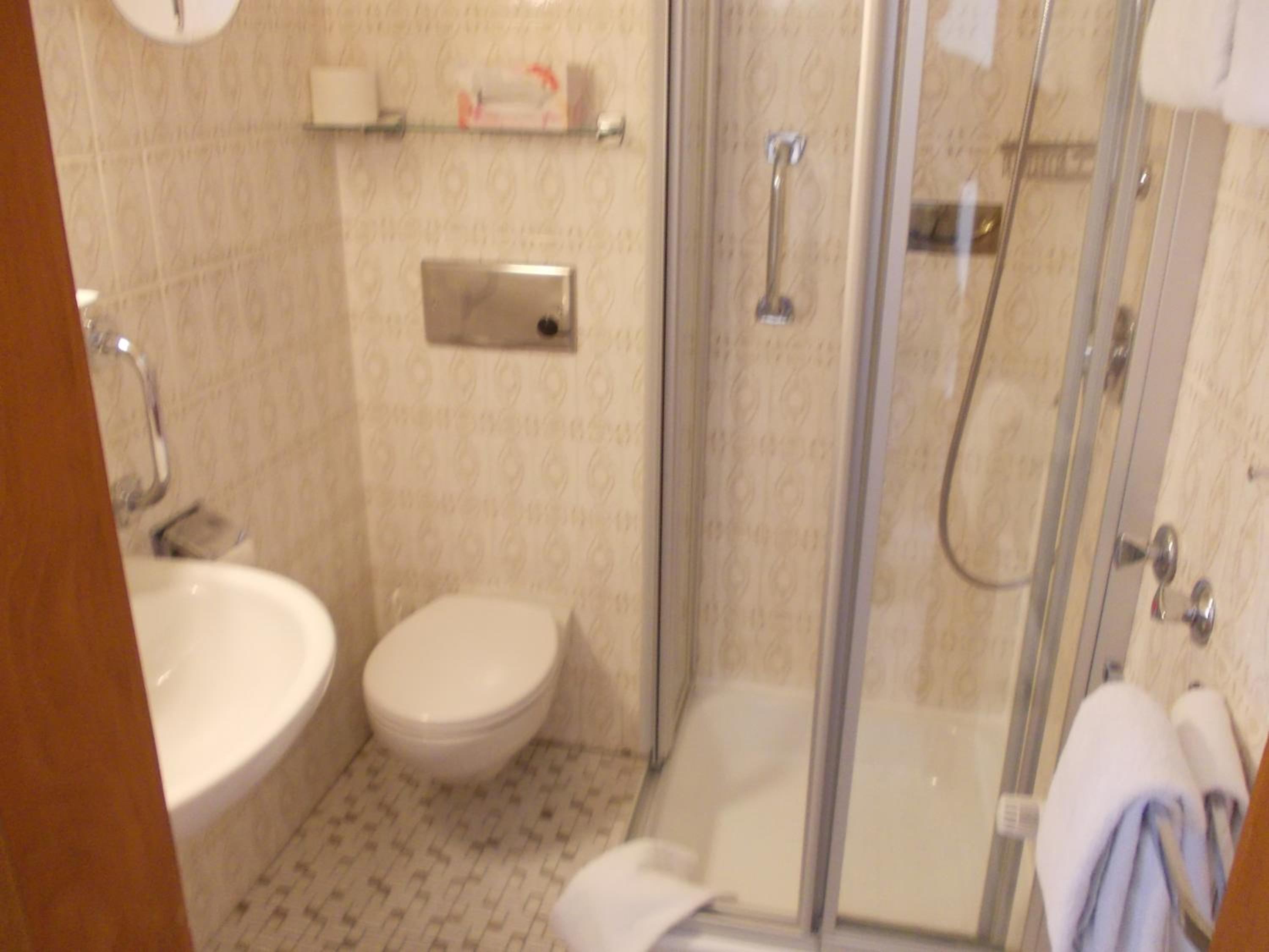 Double Room with Balcony - Photo 3