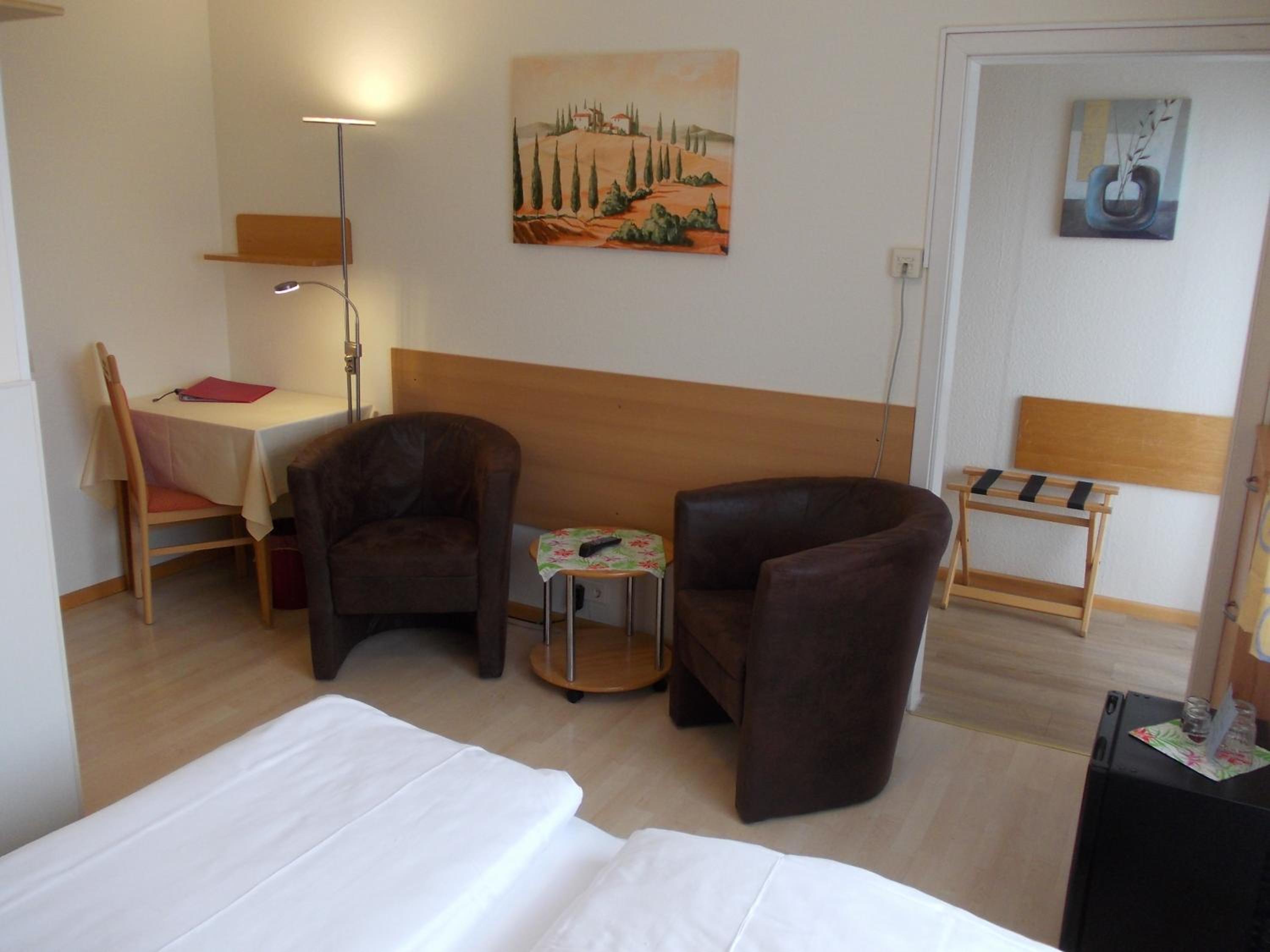 Double Room with Balcony - Photo 4