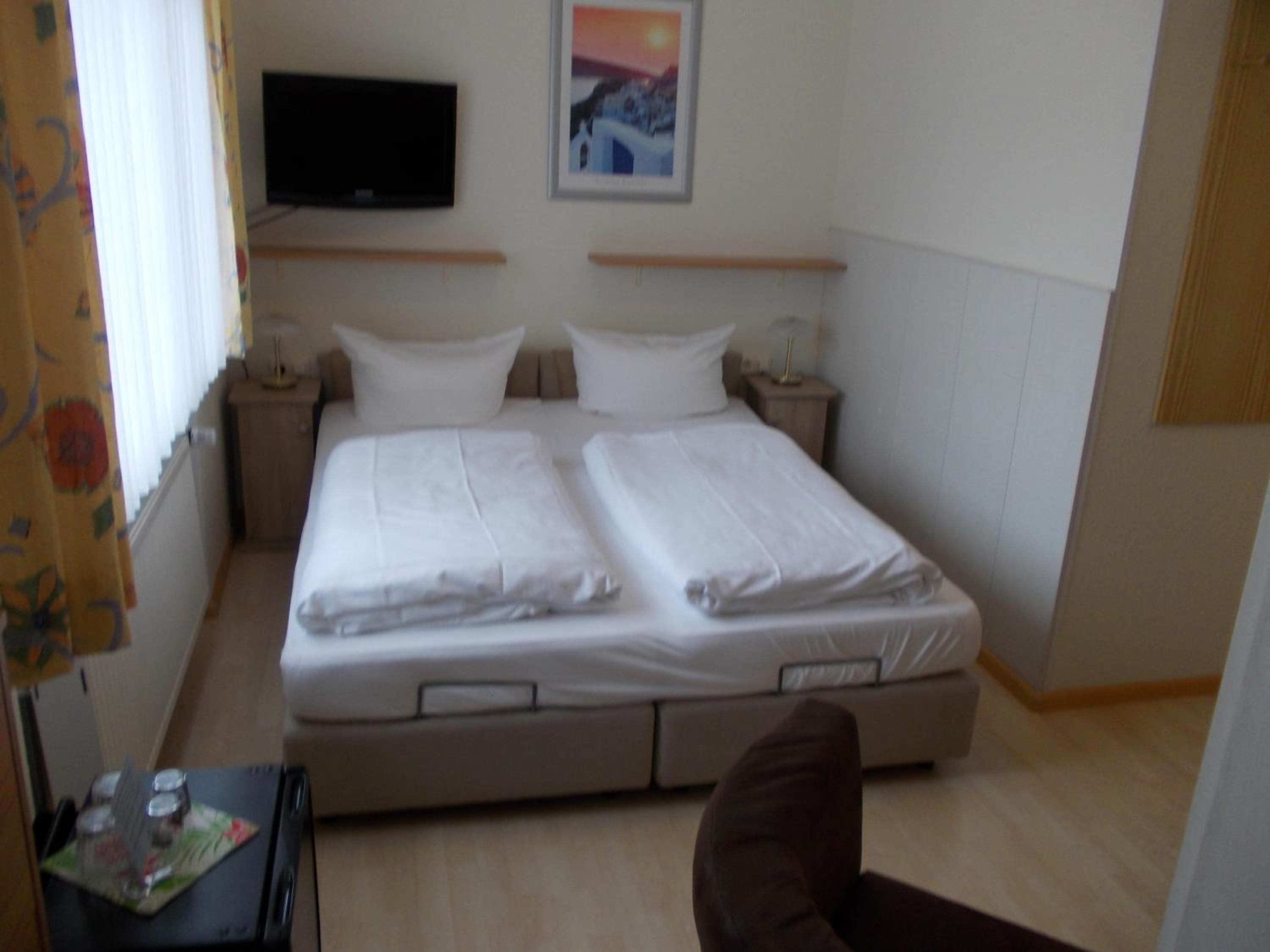 Double Room with Balcony - Photo 5