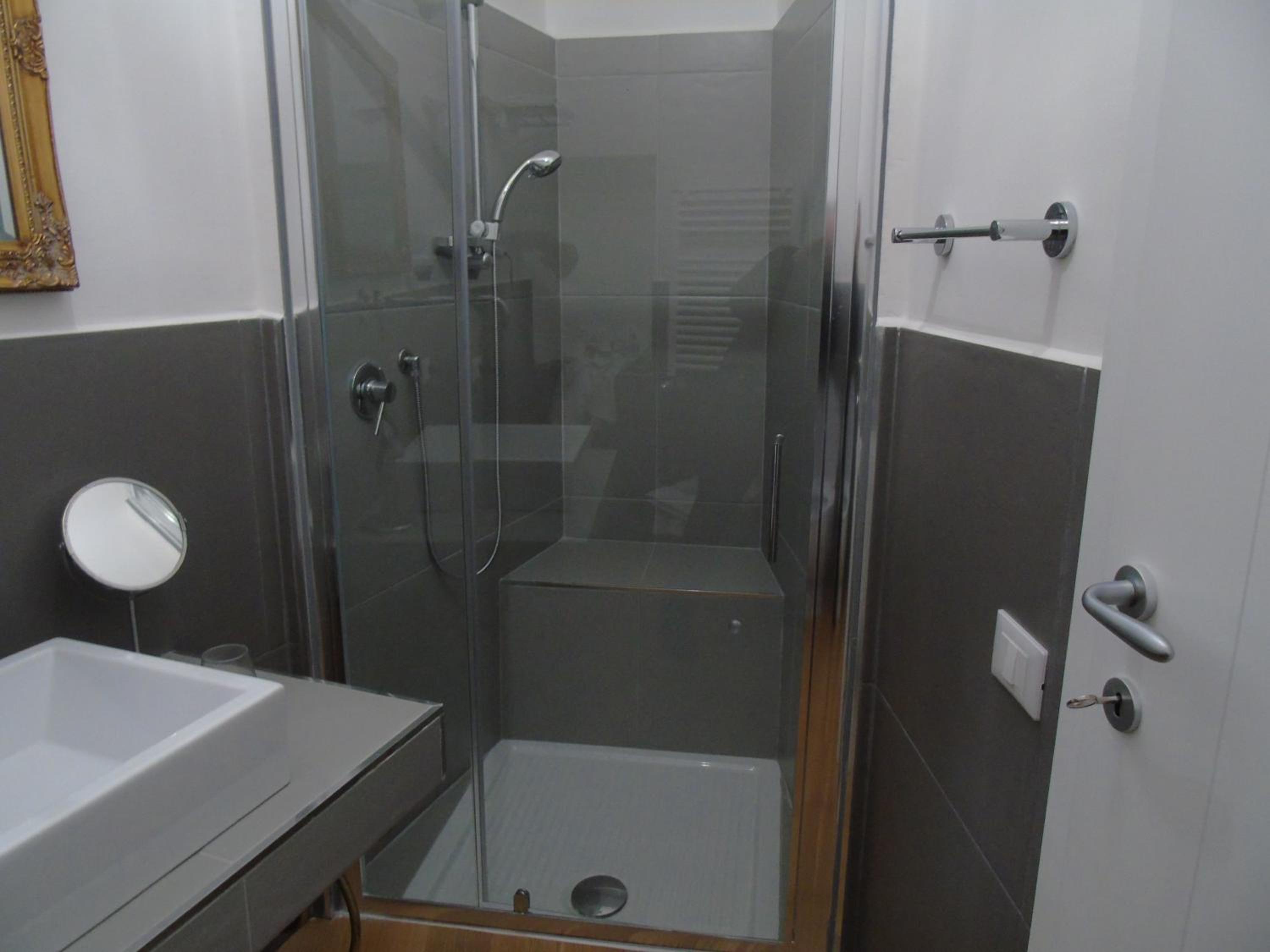 Deluxe King Room photo 2
