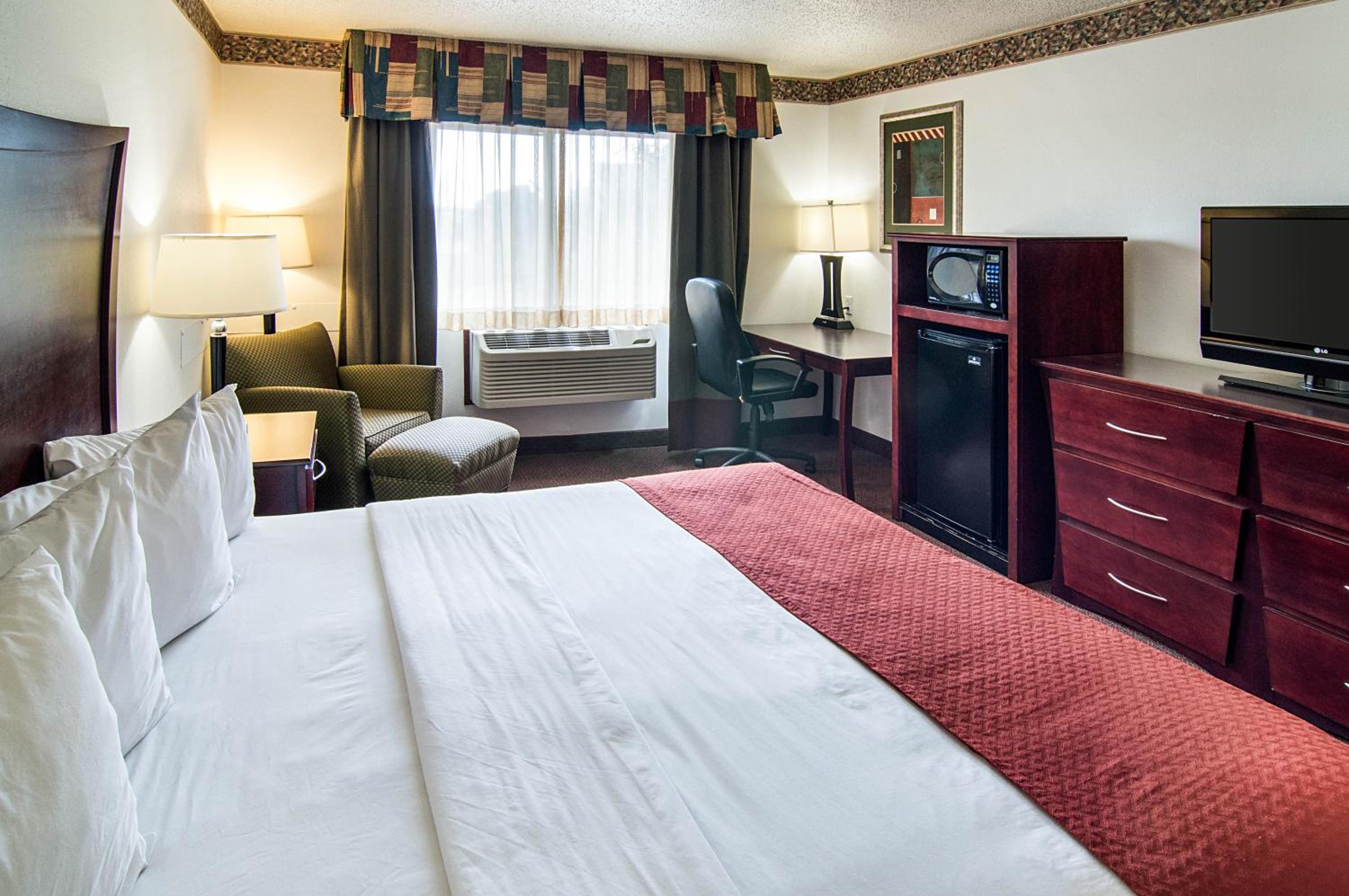 Standard King Room - Non-Smoking  photo 3