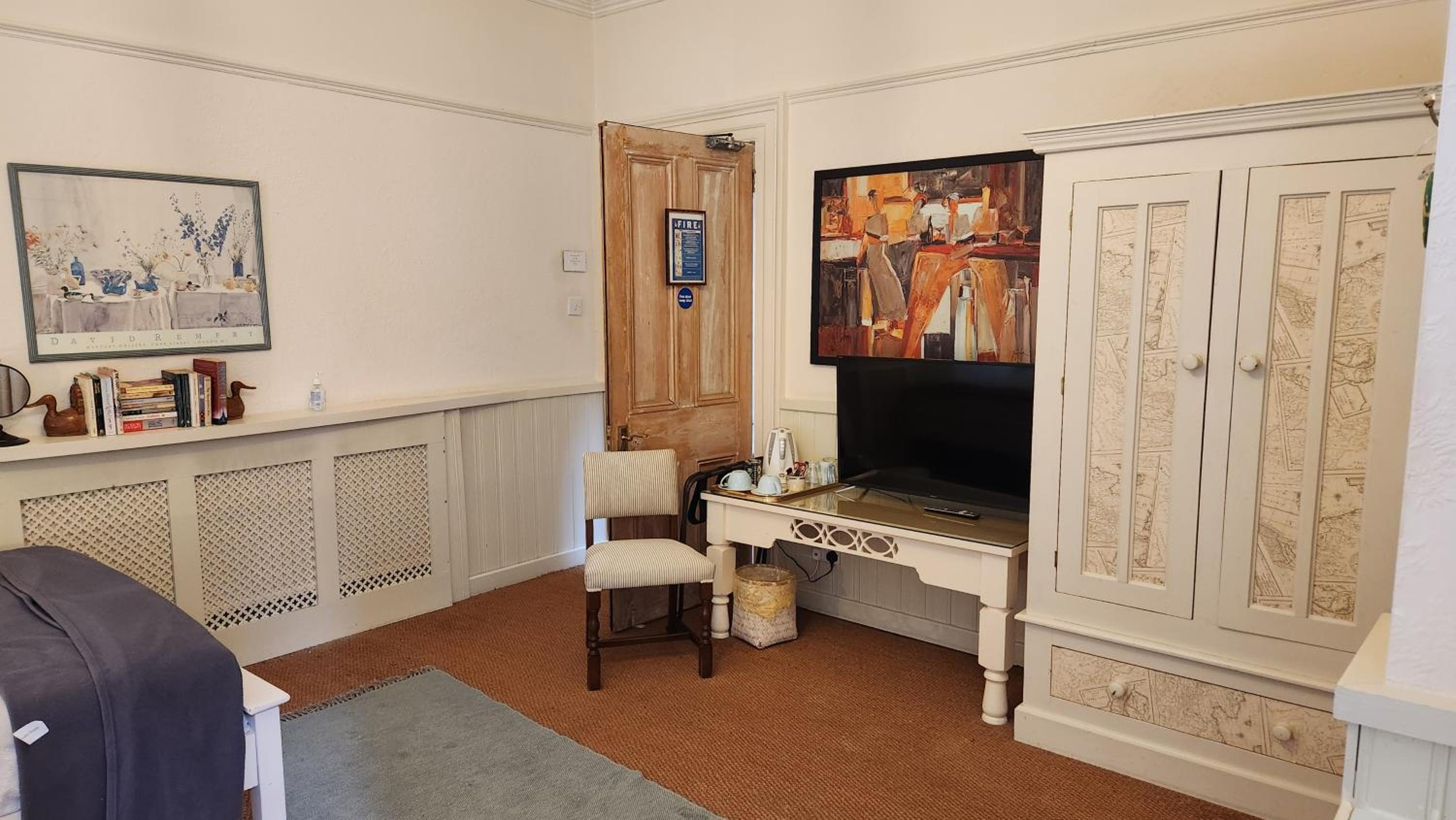 One-Bedroom Apartment photo 2