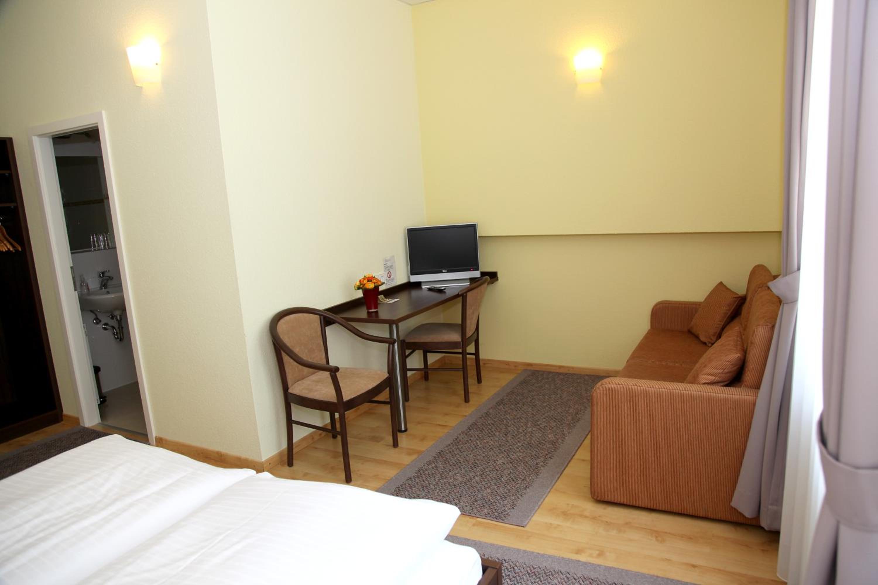Double Room - Photo 5