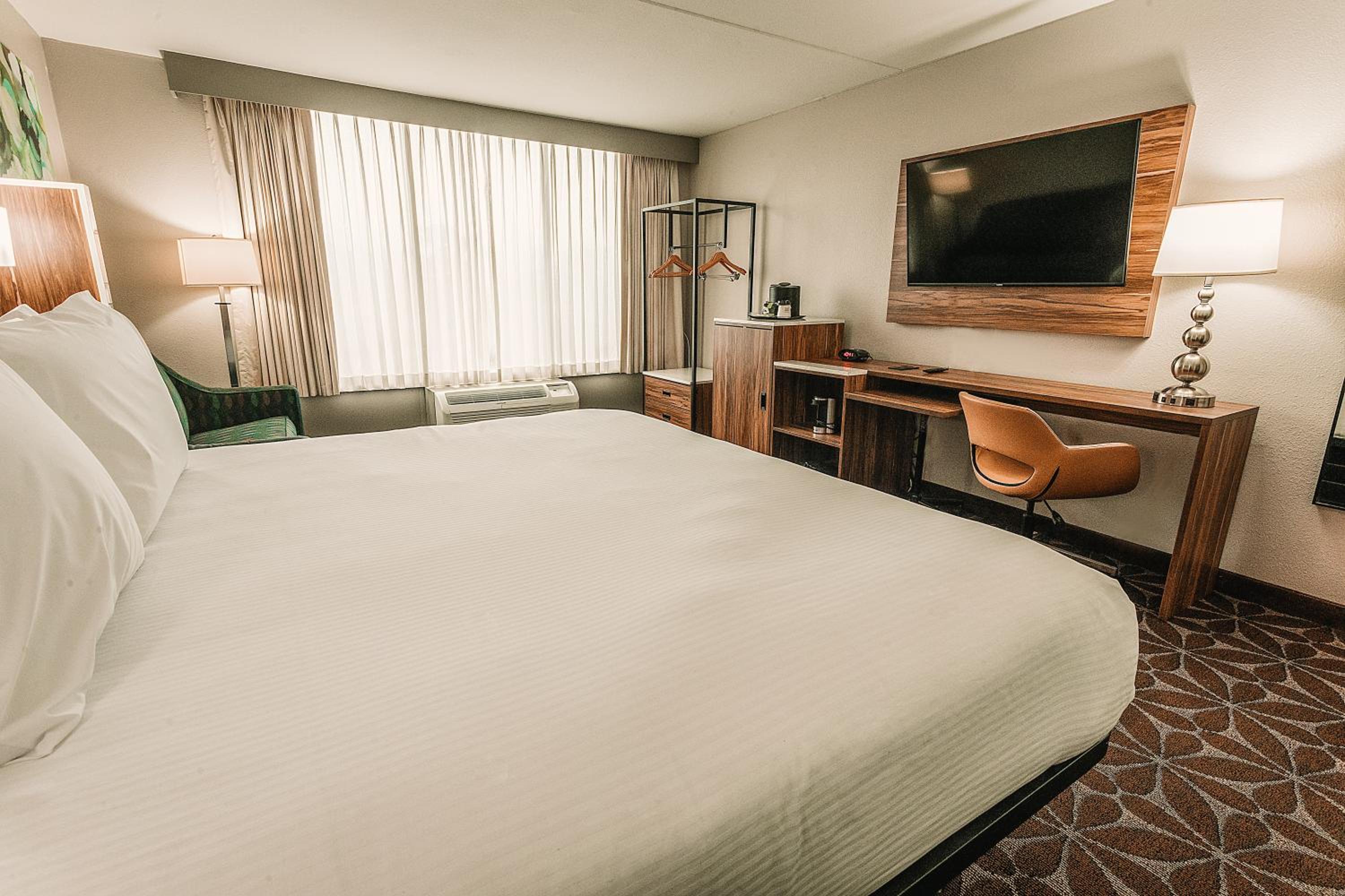 Junior King Suite - Non-Smoking - Photo 5