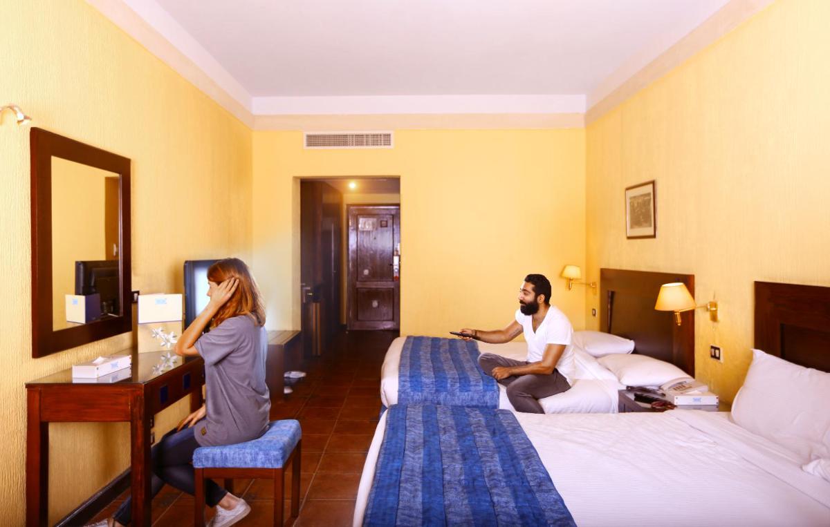 Standard Double Room with Pool & Sea View photo 3
