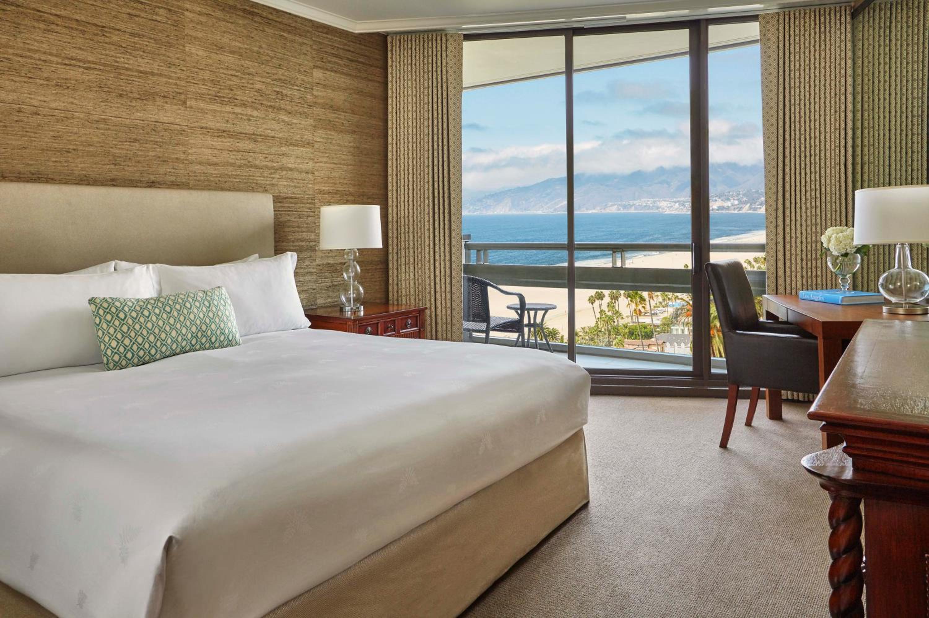 Deluxe King Room with Ocean View