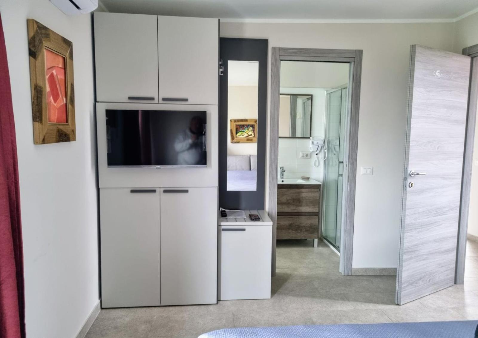 Comfort Triple Room with Shower photo 1