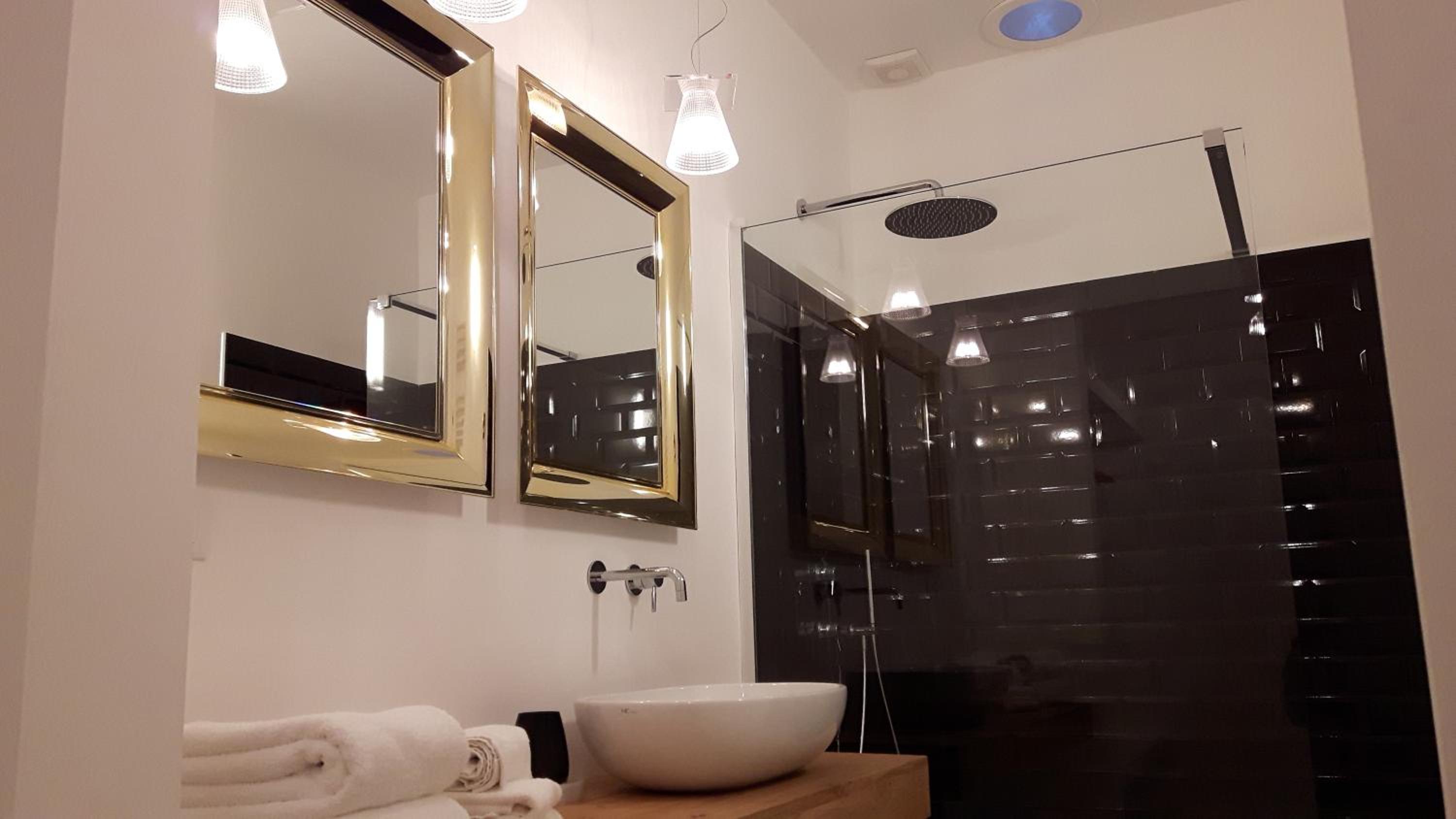 Double or Twin Room - Photo 9