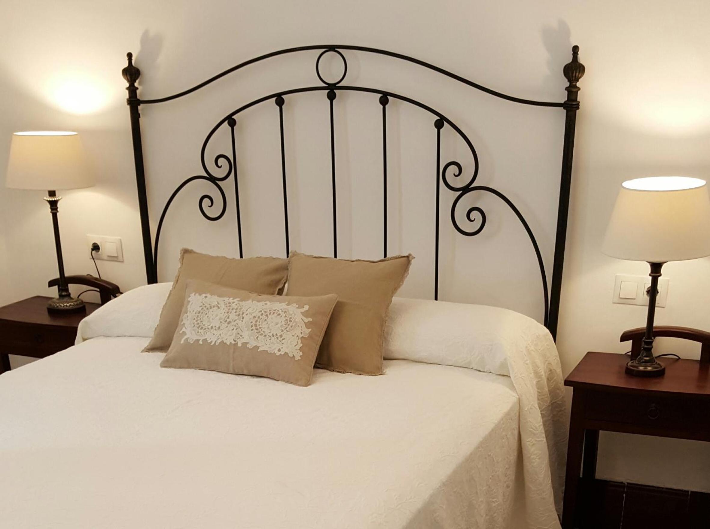 Queen Room photo 2