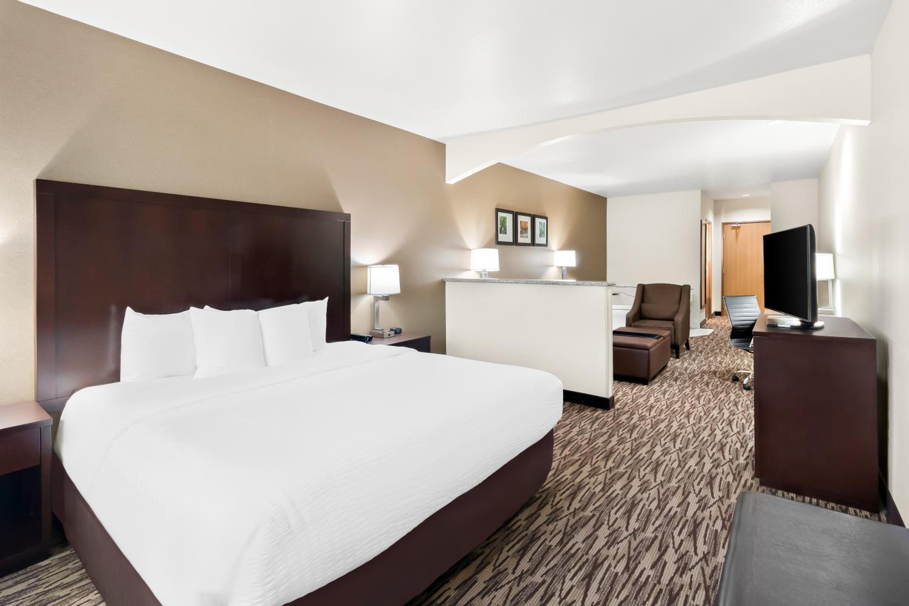 One Room Suite with Whirlpool - Non Smoking
