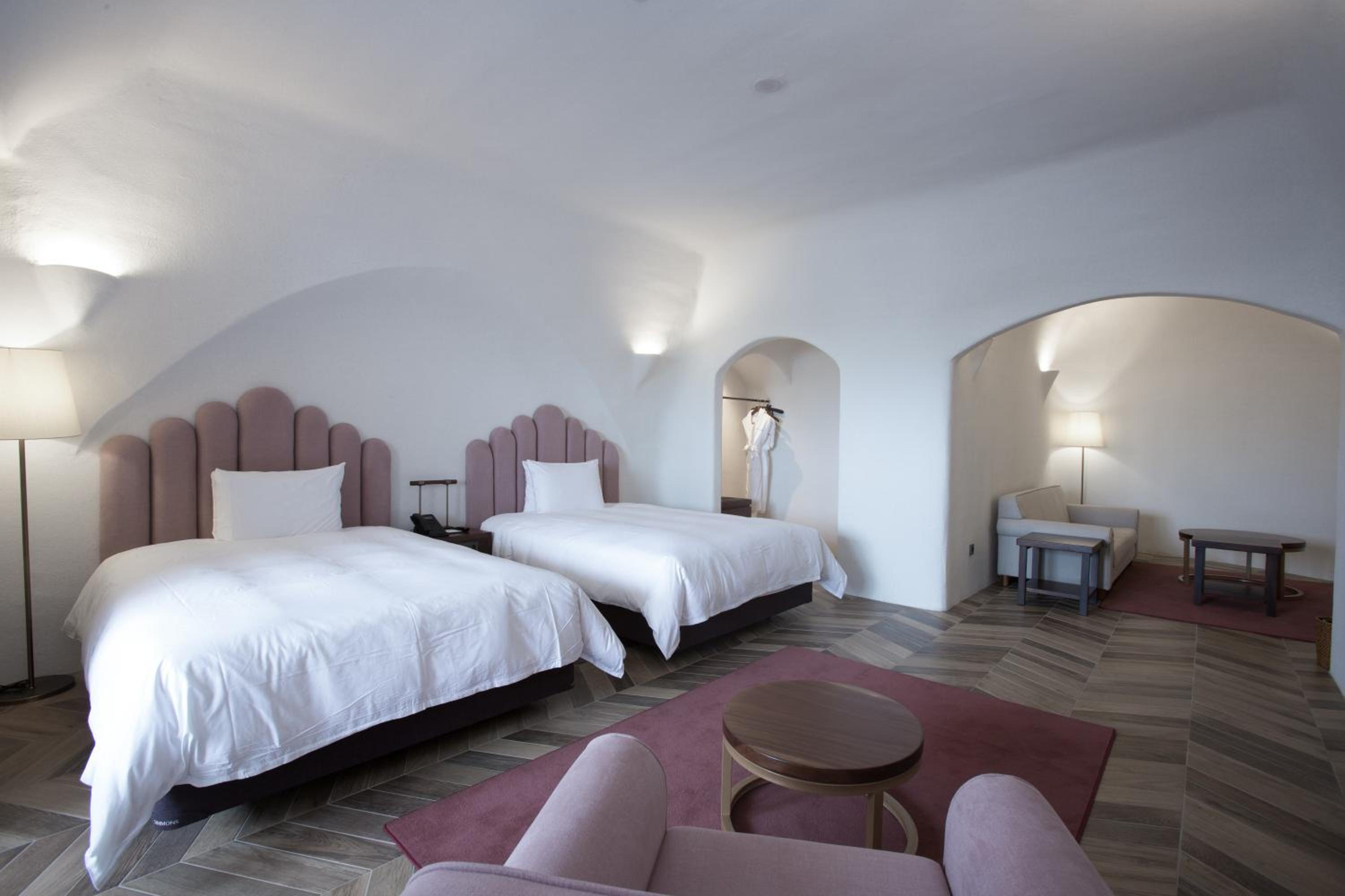 Lake Suite Room