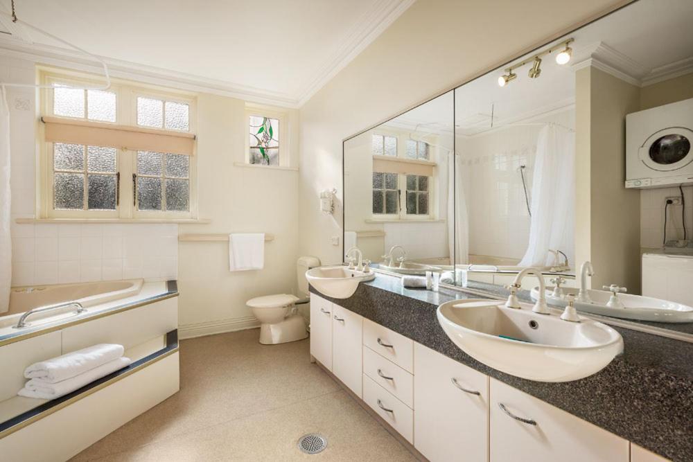 Deluxe Two-Bedroom Apartment