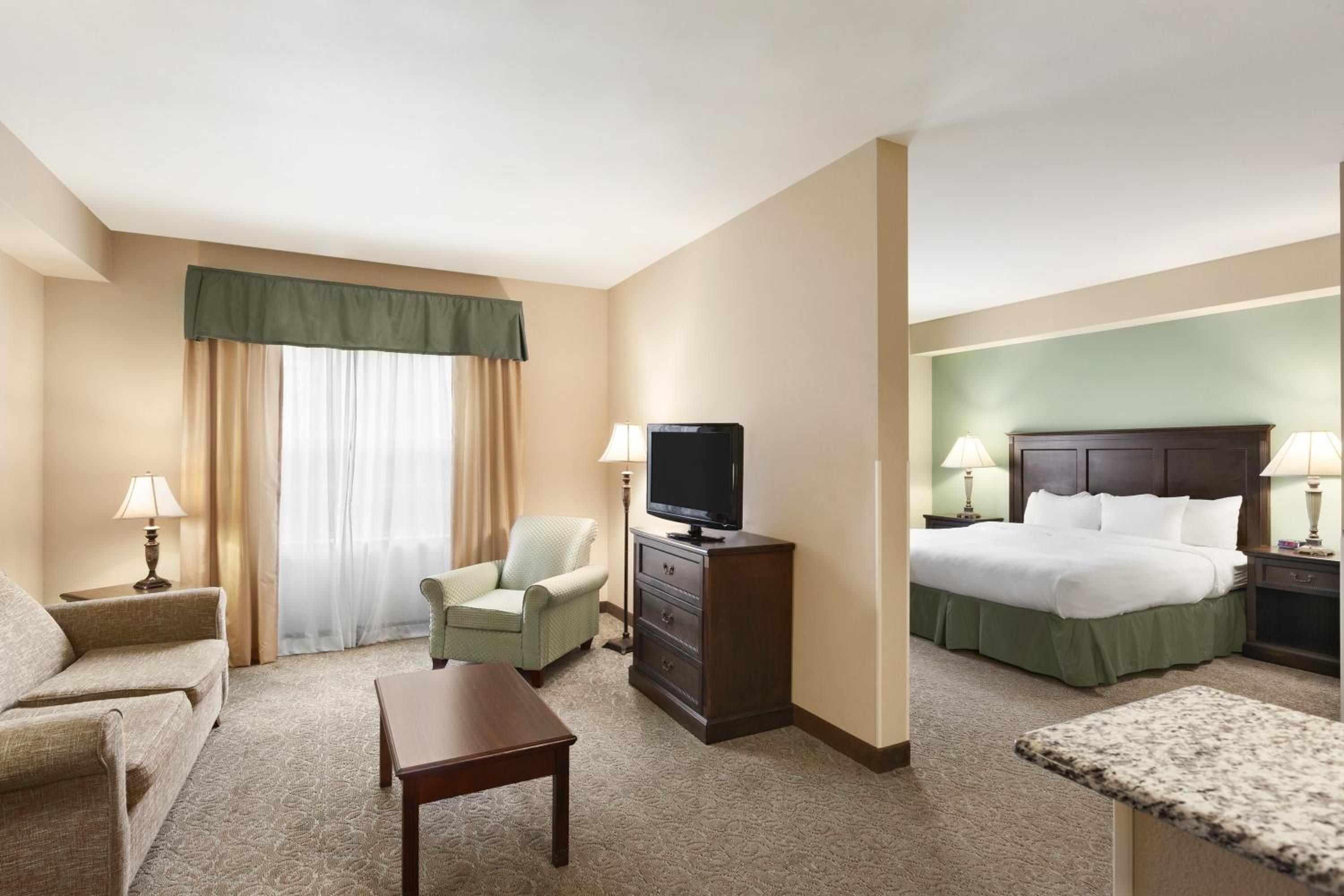 Extended Stay King Suite - Disability Access/Non-Smoking