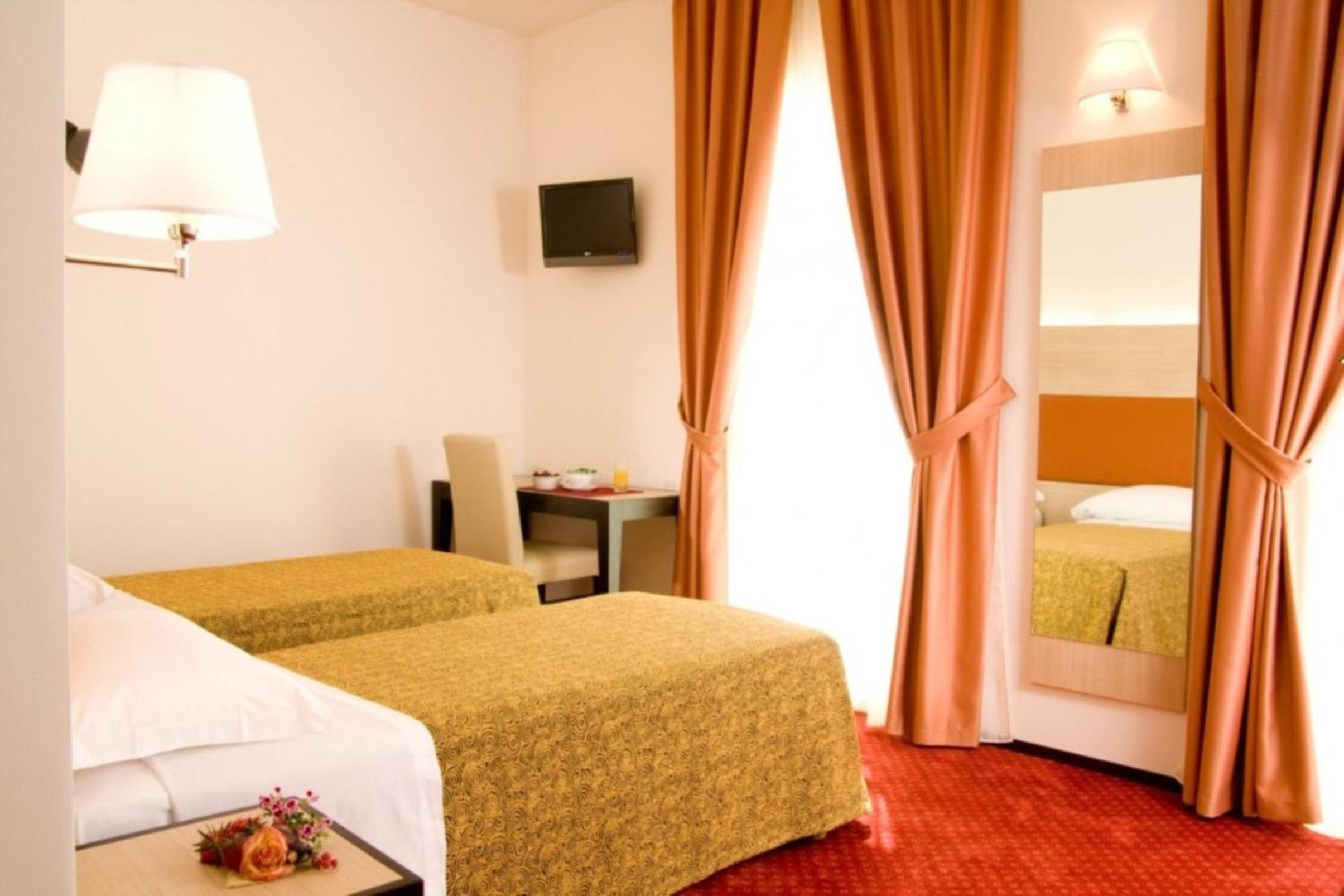 Double or Twin Room photo 2
