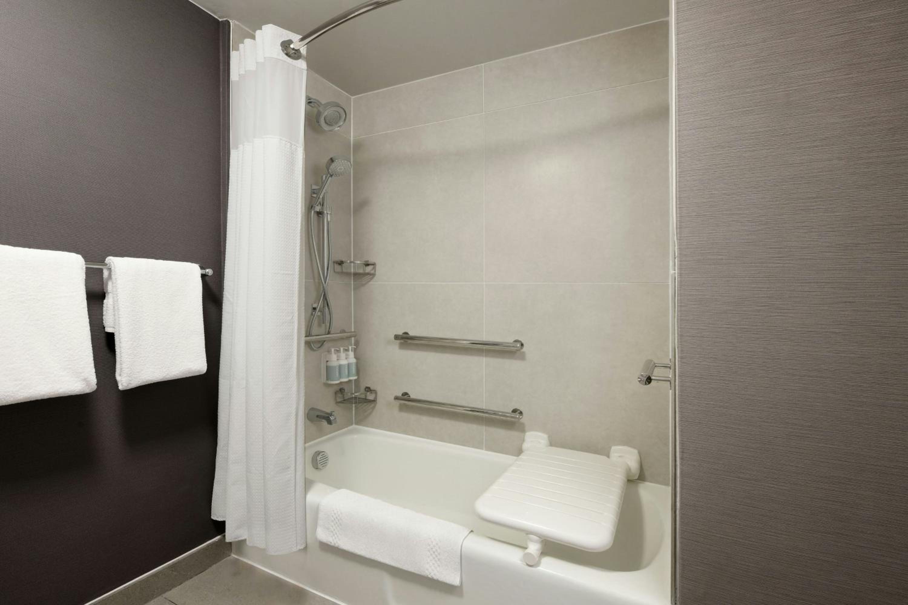King Room with Sofa Bed - Non-Smoking - Photo 8