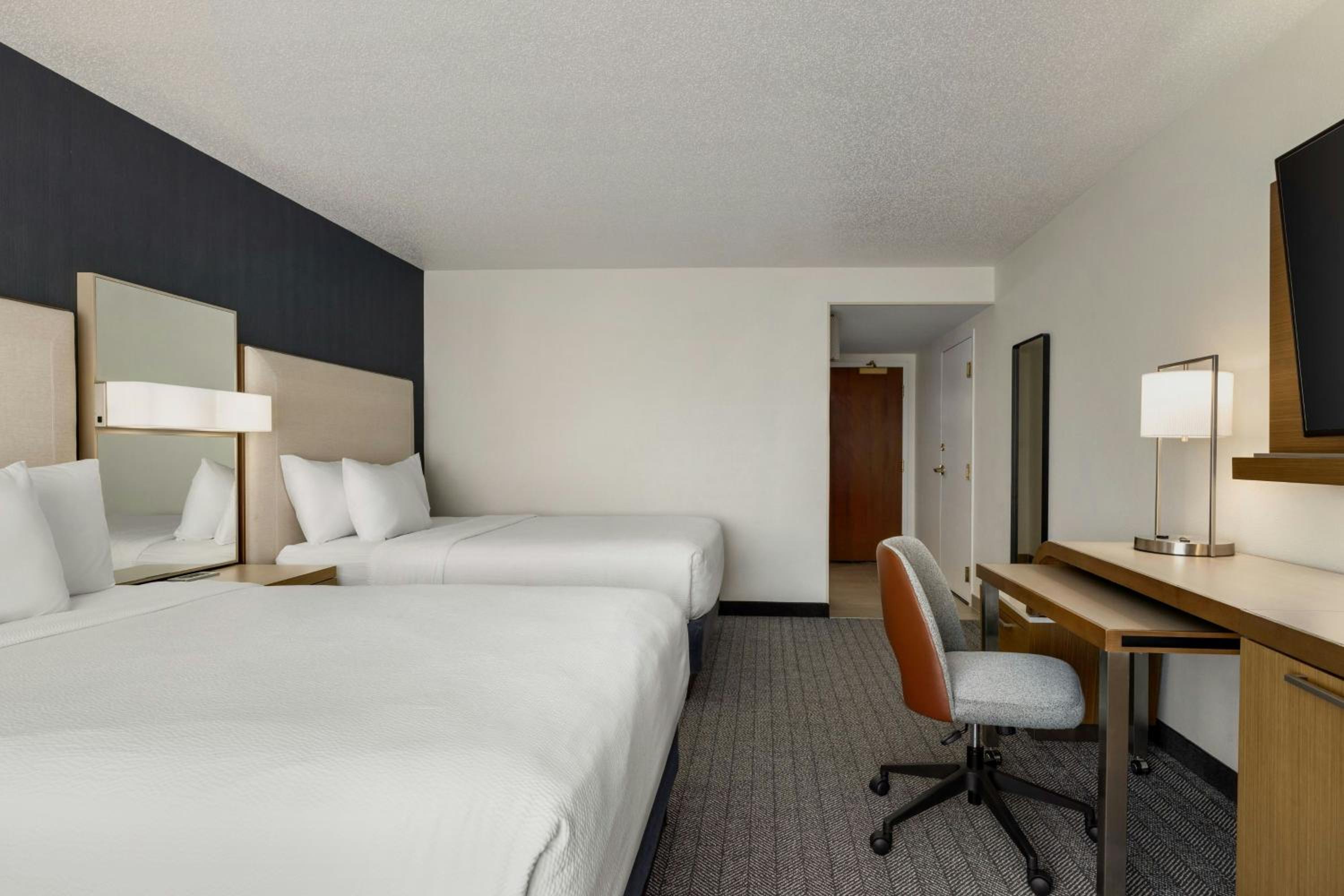 Double Room with Two Double Beds - Photo 1