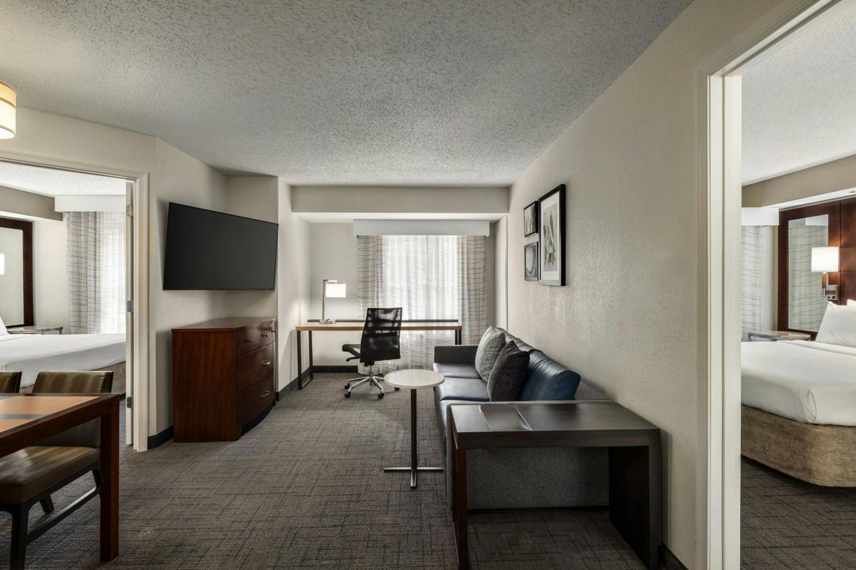 Two-Bedroom Suite with Adapted Tub - Mobility and Hearing Accessible - Photo 2