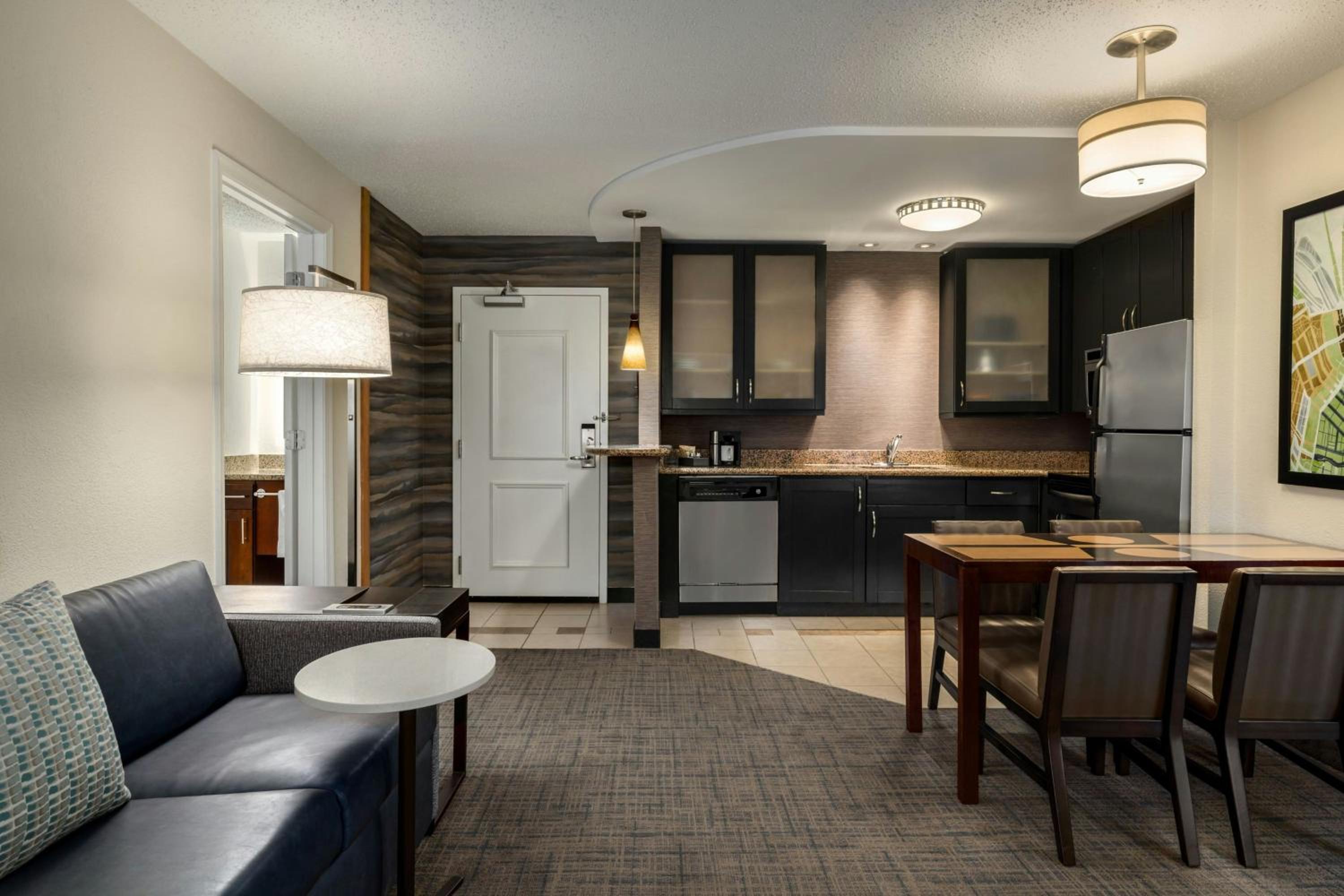 Two-Bedroom Suite with Adapted Tub - Mobility and Hearing Accessible - Photo 1