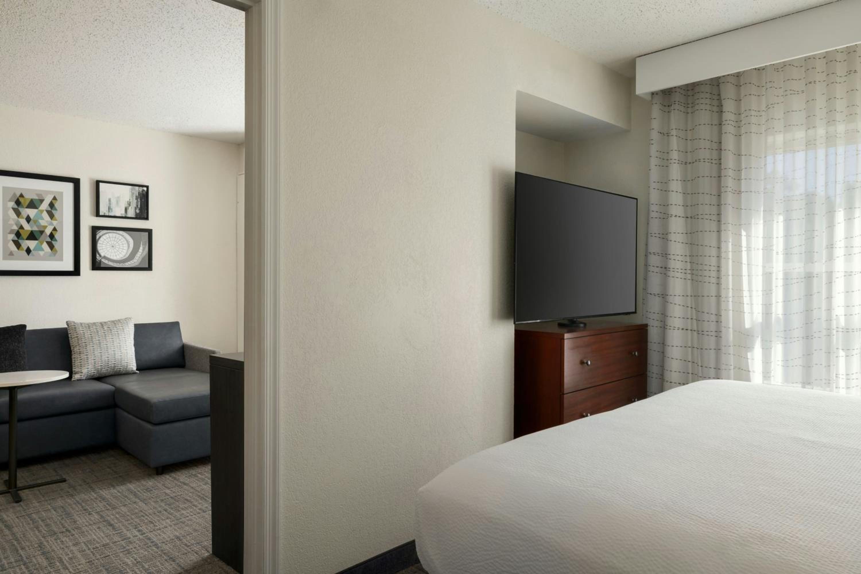 One-Bedroom King Suite with Sofa Bed - Hearing Accessible photo 3