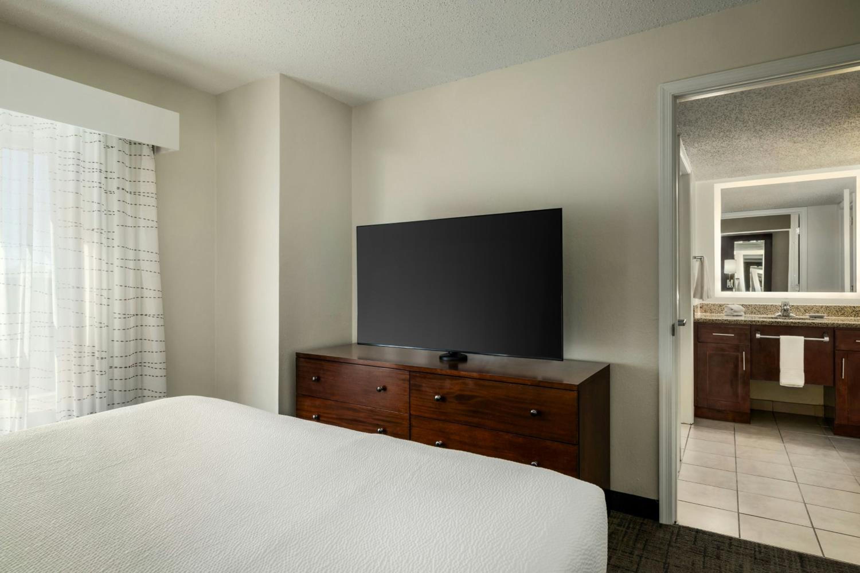 One-Bedroom King Suite with Sofa Bed - Hearing Accessible photo 2