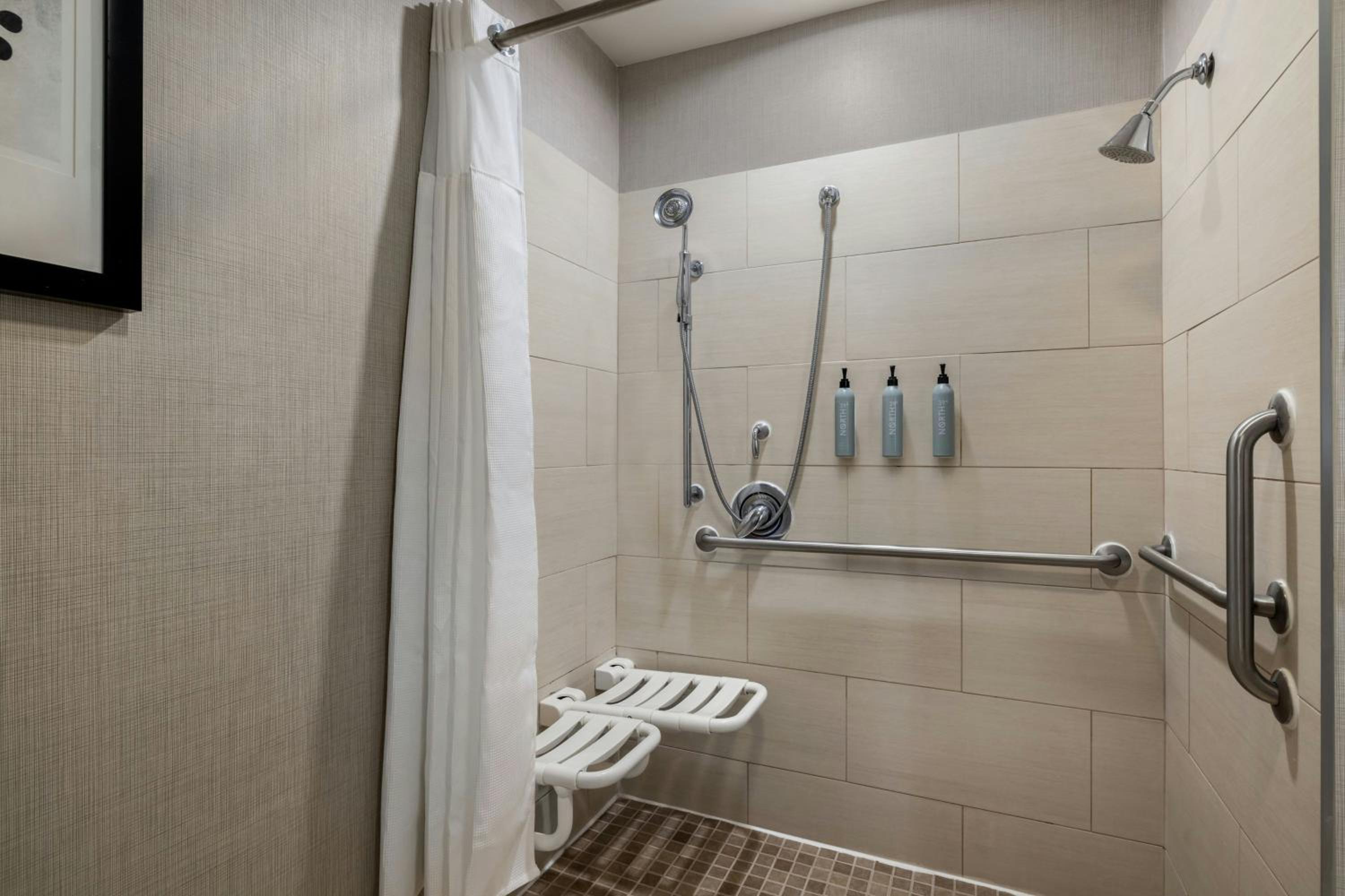 Two-Bedroom Suite with Adapted Tub - Mobility and Hearing Accessible - Photo 5