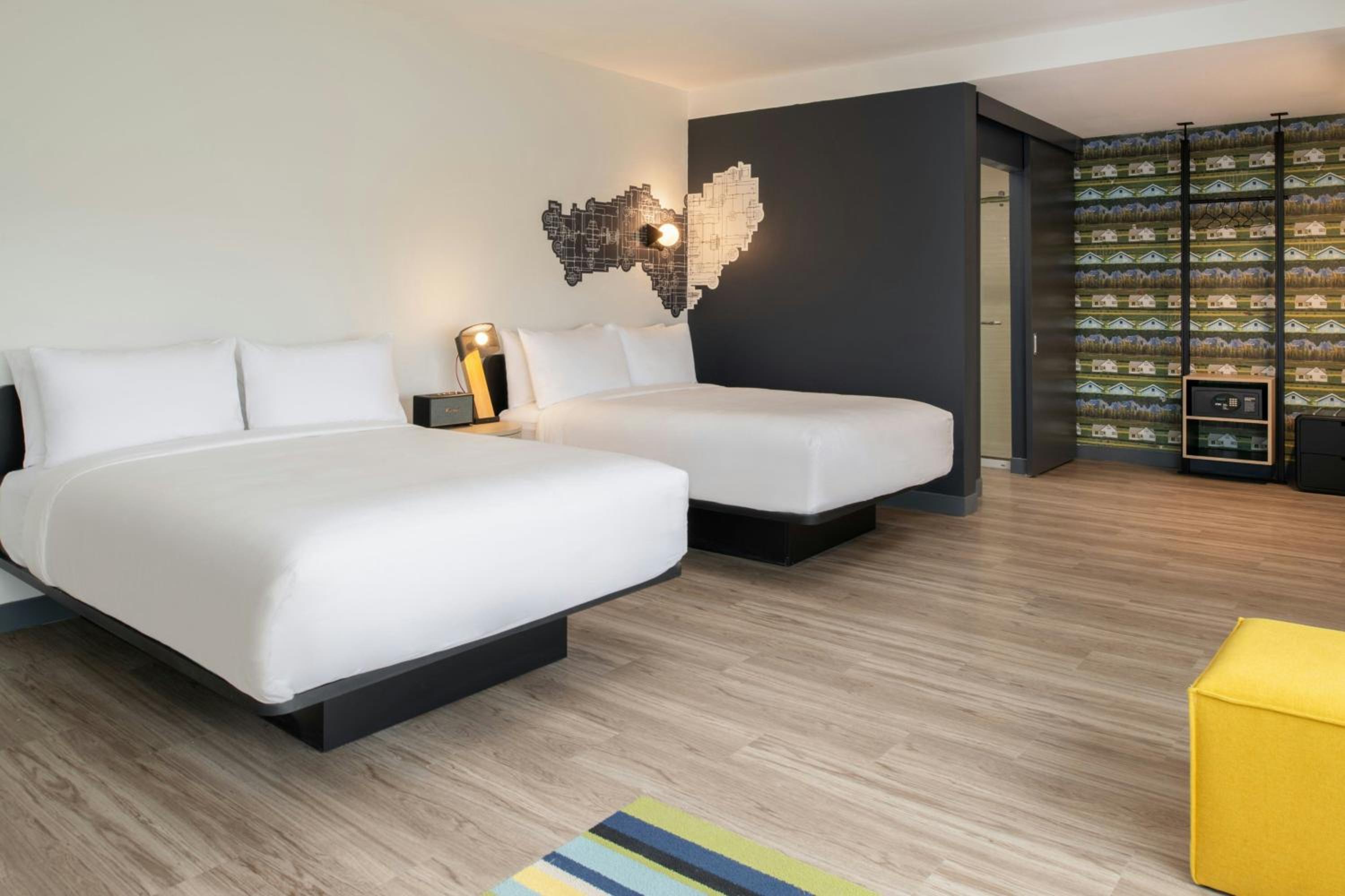 Larger Queen Room with Two Queen Beds and Limited View photo 3