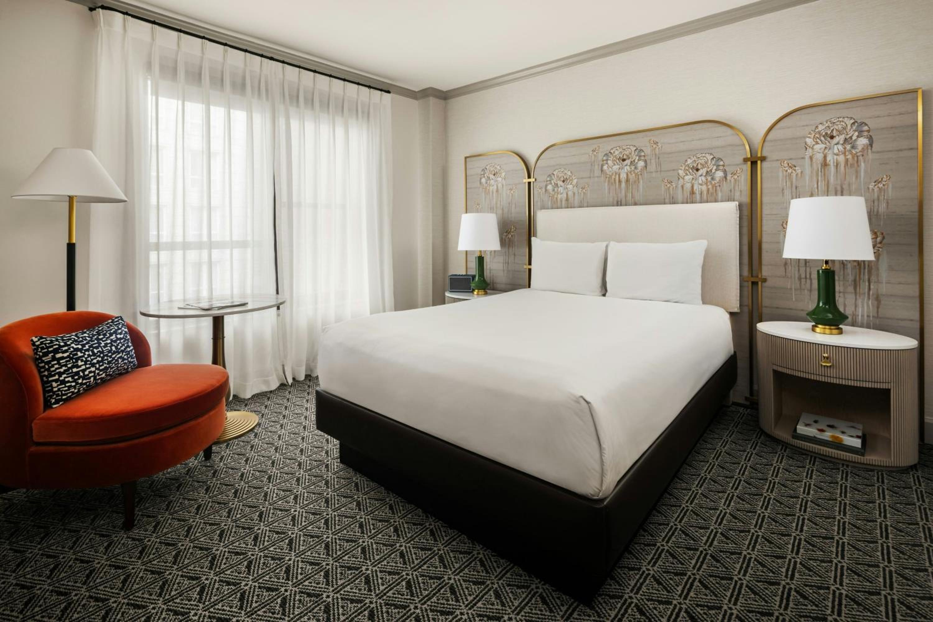 Queen Room with Adapted Tub - Mobility and Hearing Accessible - Photo 1