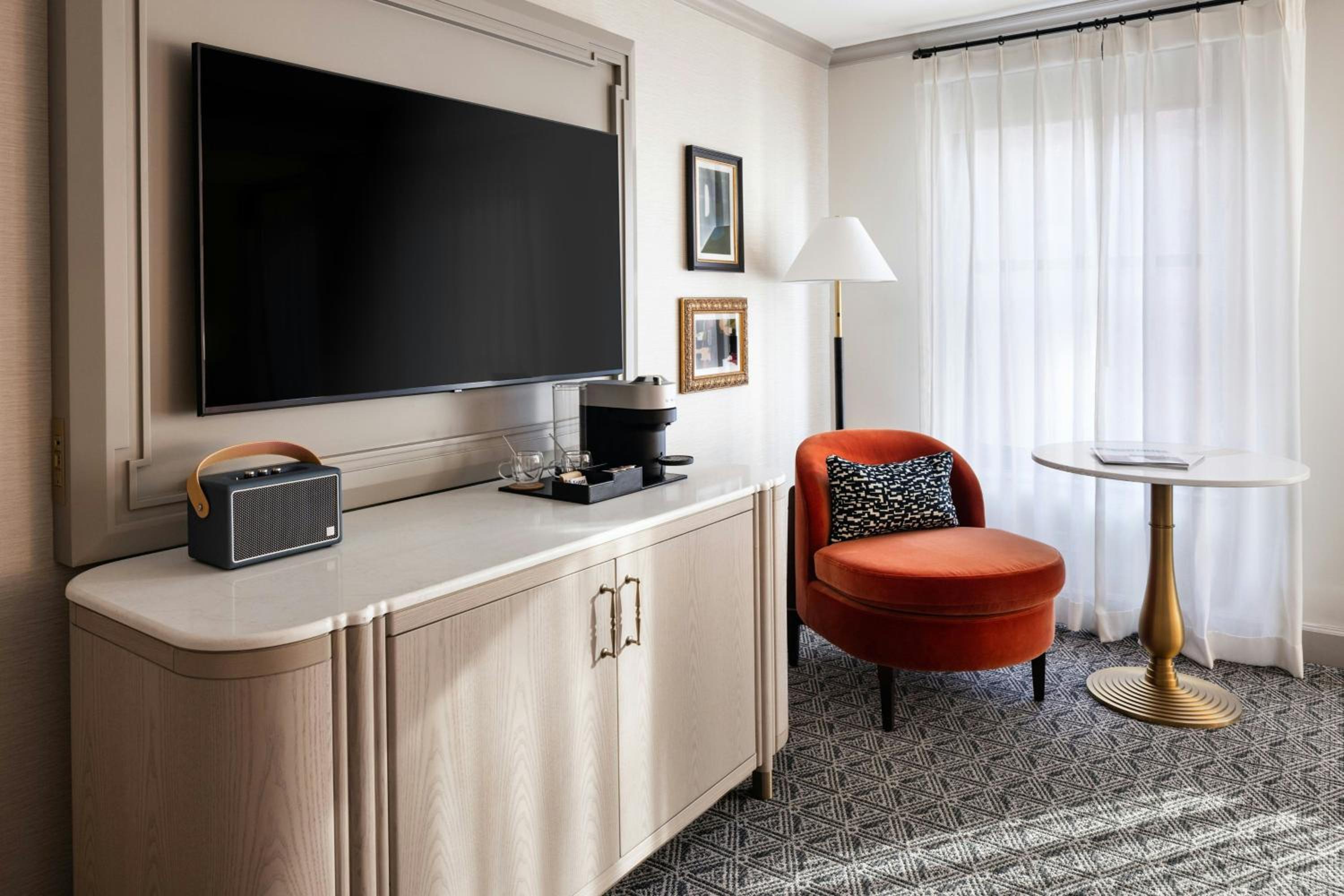 Deluxe Room with Two Queen Beds, Adapted Tub and City View - Mobility and Hearing Accessible