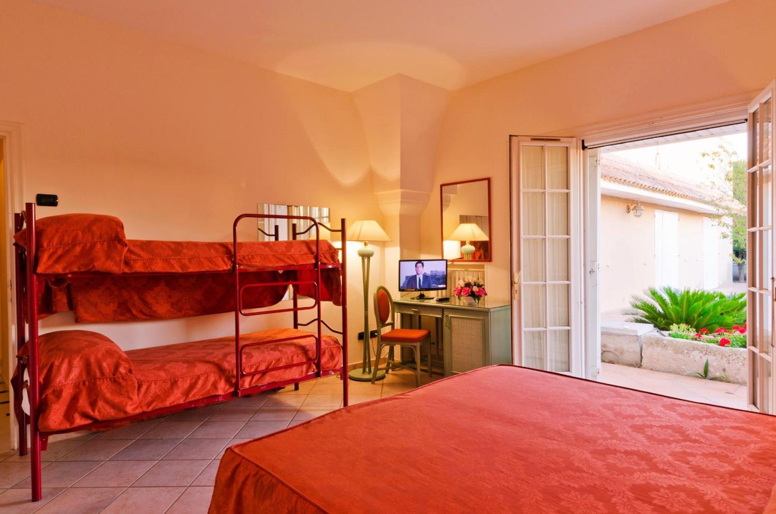 Standard Quadruple Room - Photo 1