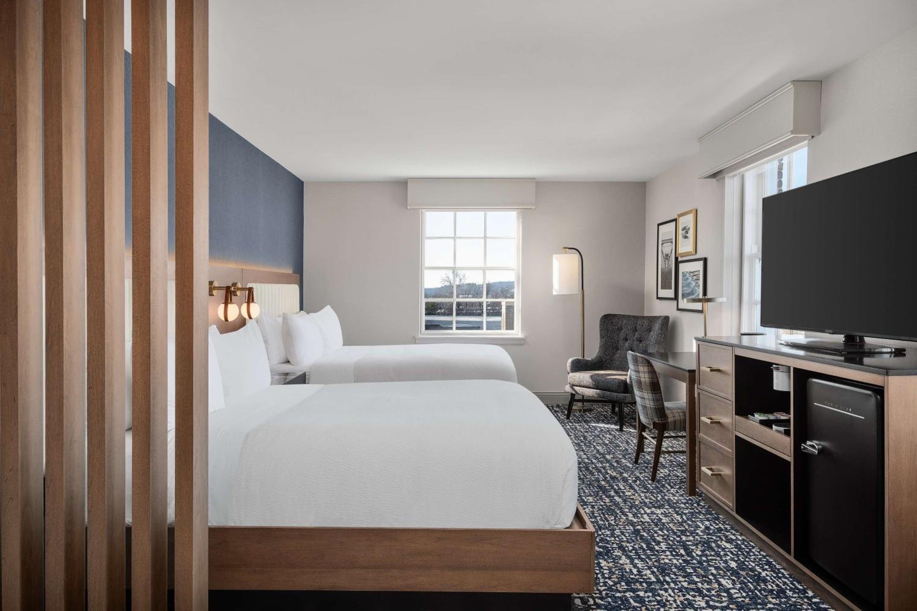 Queen Room with Two Queen Beds and River View - Photo 6