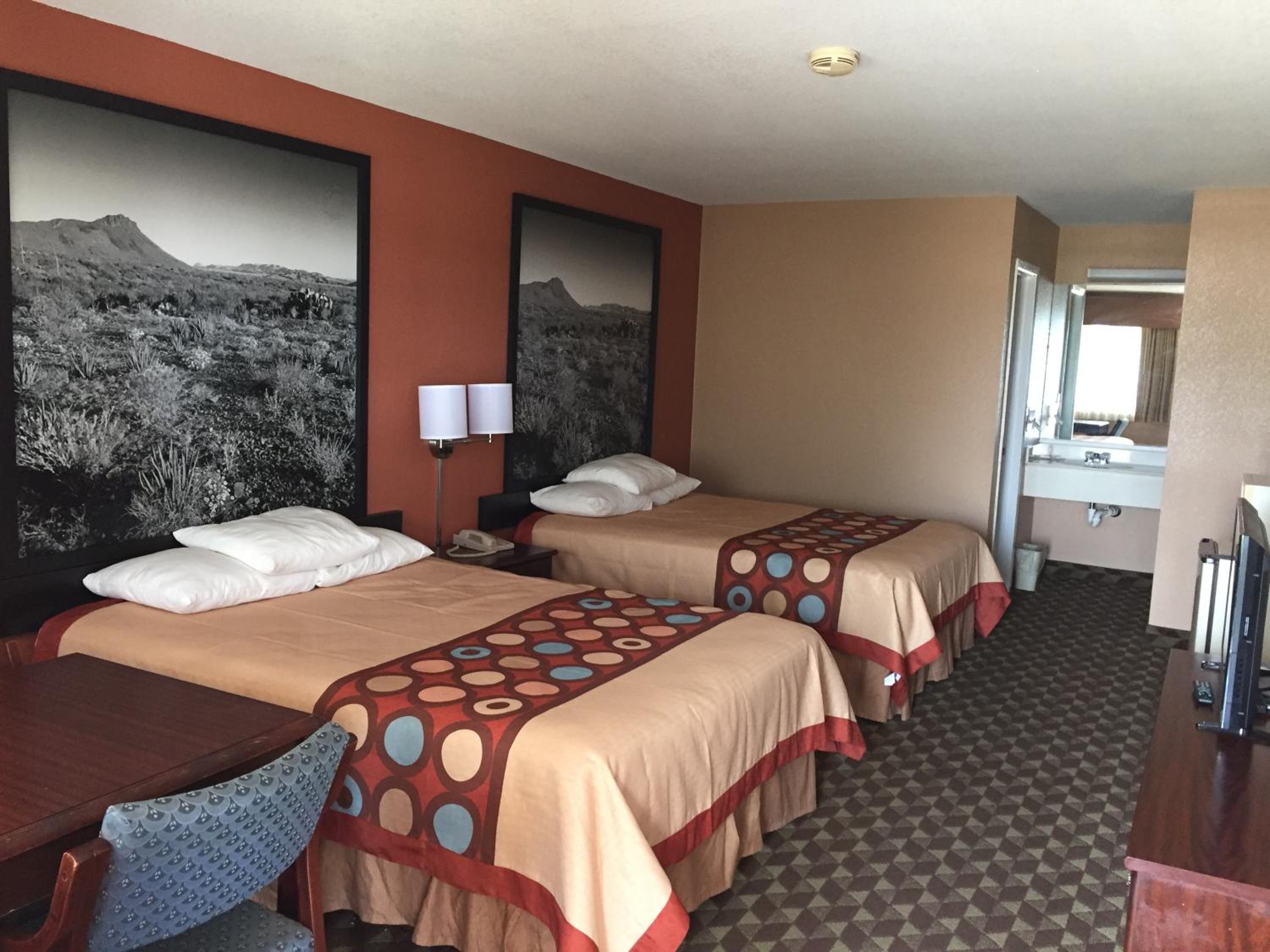 Queen Room with Two Queen Beds - Non-Smoking - Photo 1