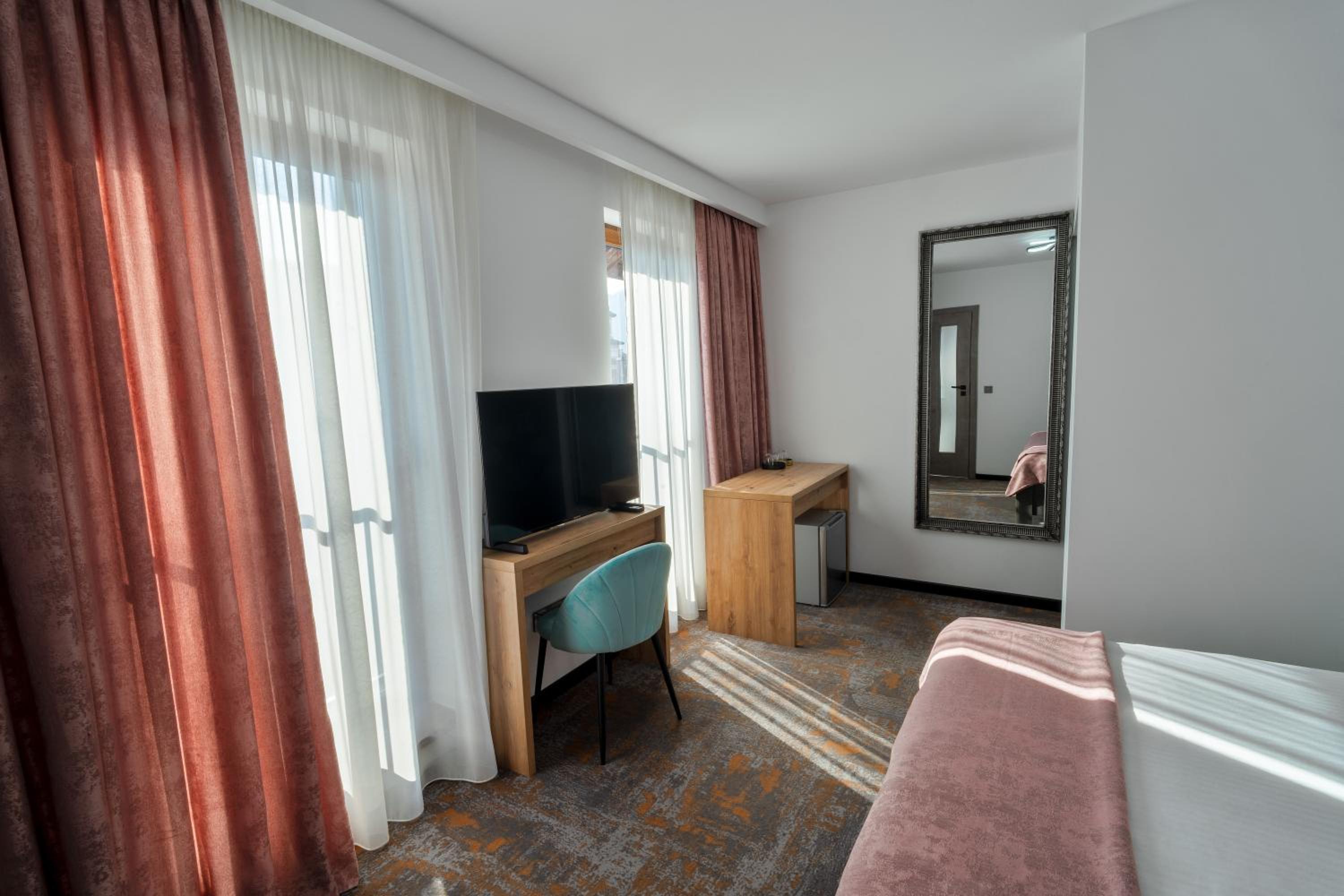 Deluxe Room (2 Adults + 1 Child) photo 3