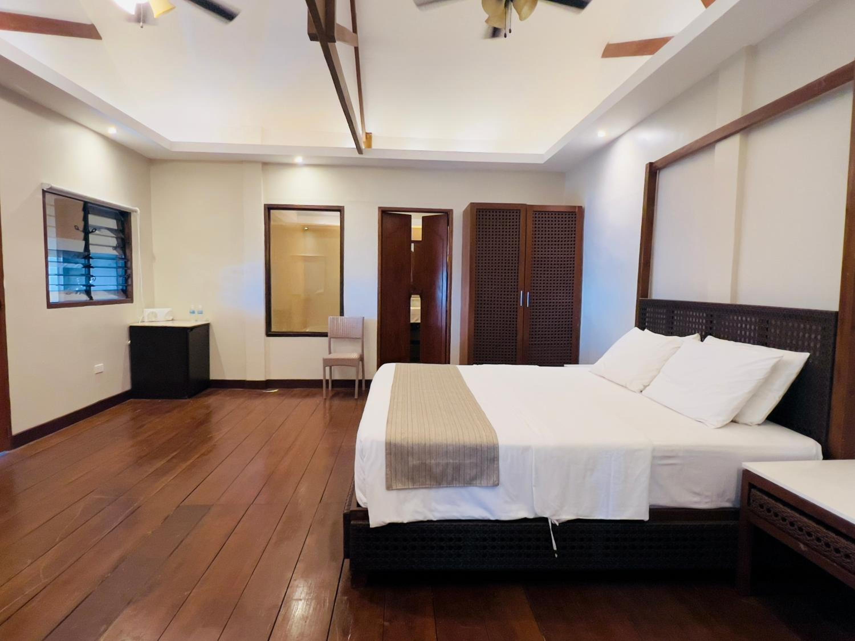 Villa - Photo 1