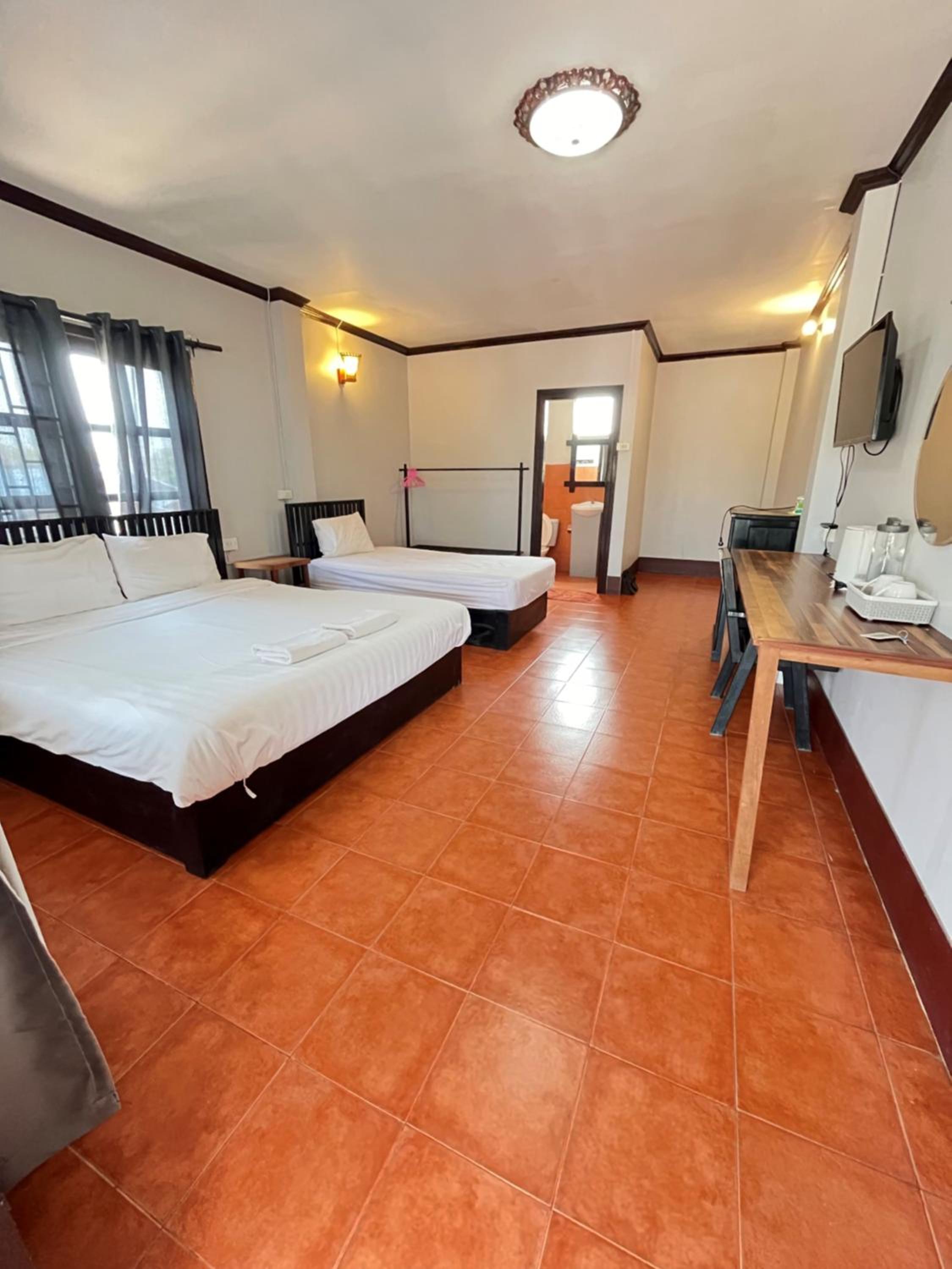 Double or Twin Room with Balcony photo 3