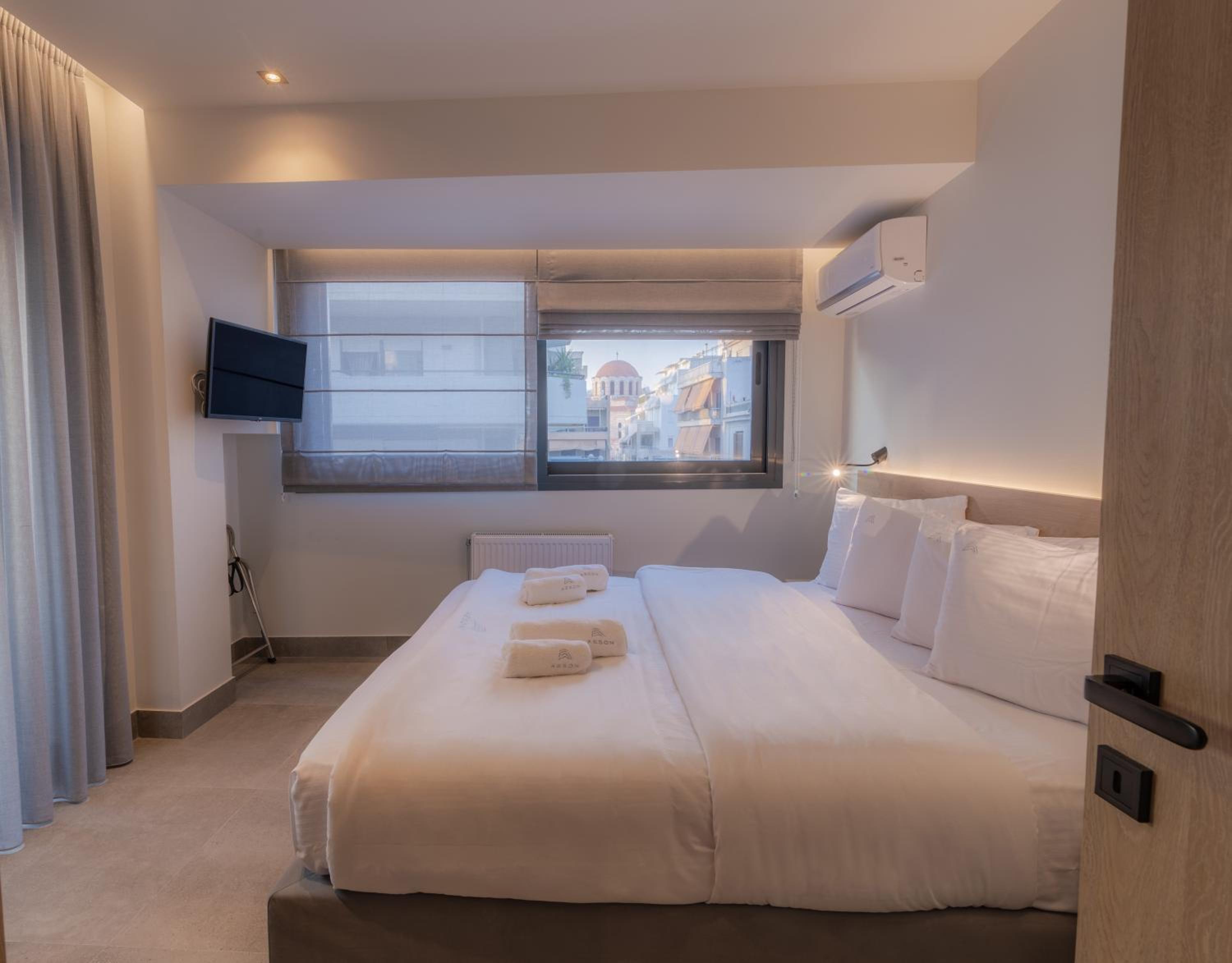 Deluxe King Suite photo 3