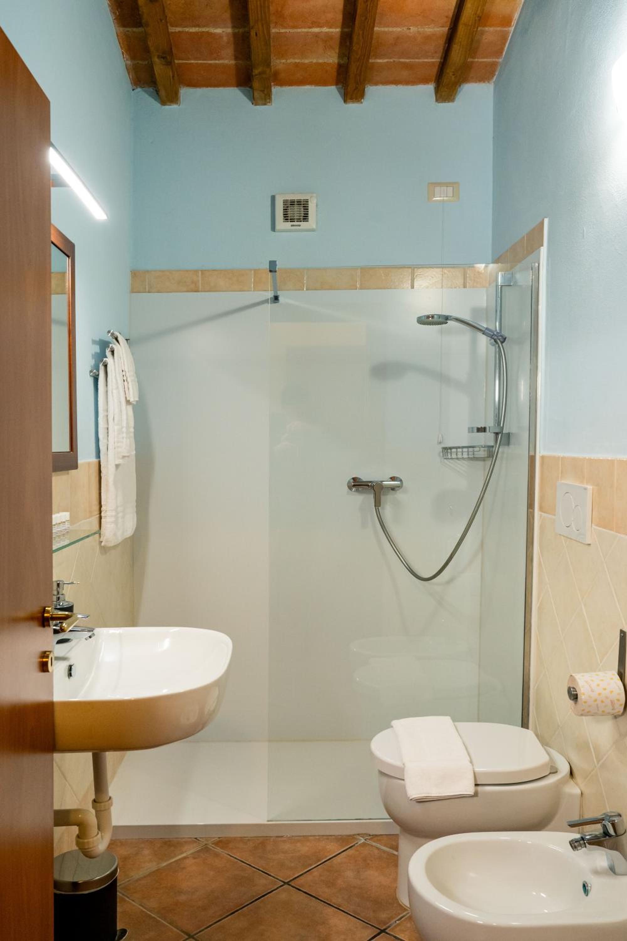 Two-Bedroom Suite - Photo 5