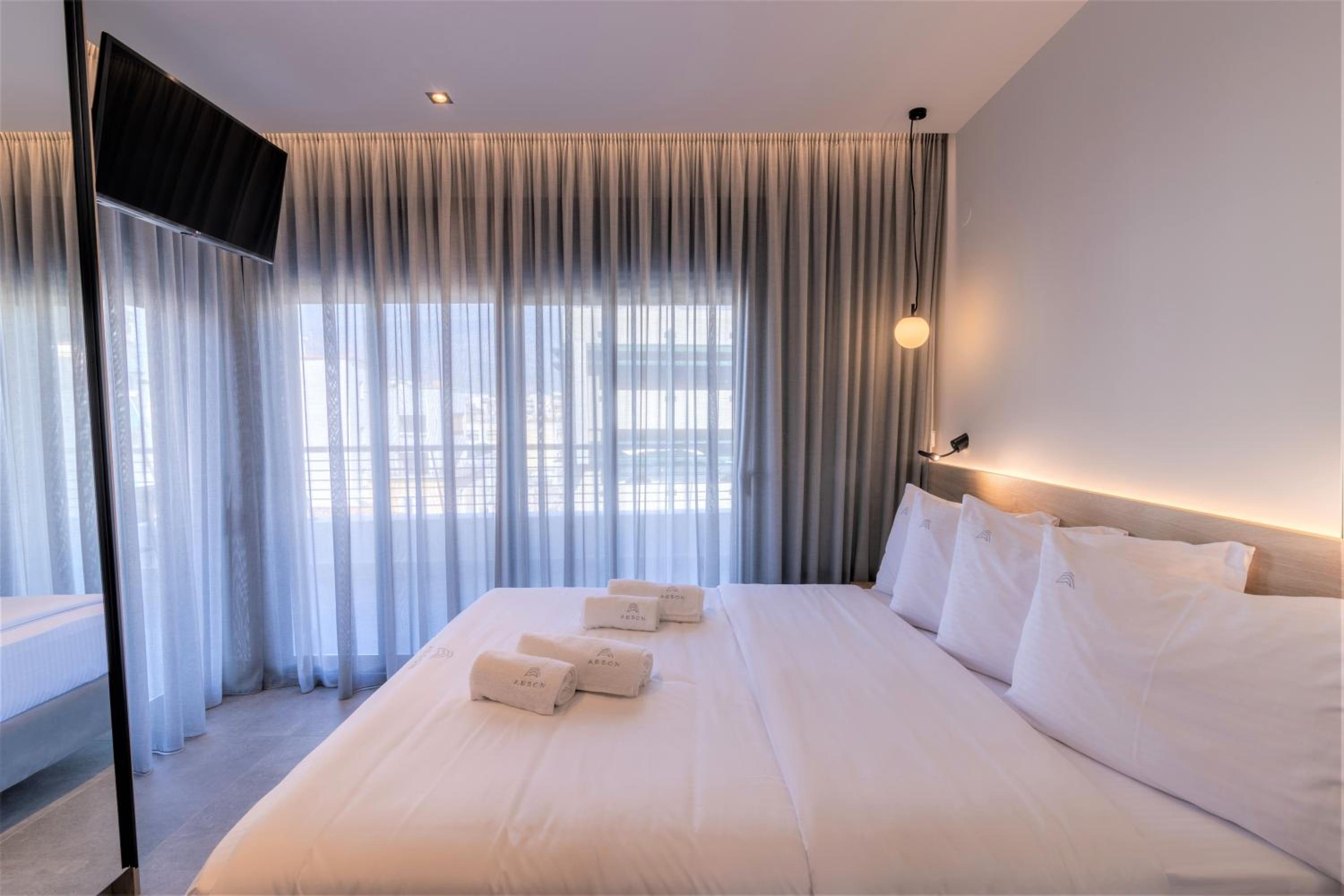 Deluxe King Suite photo 2